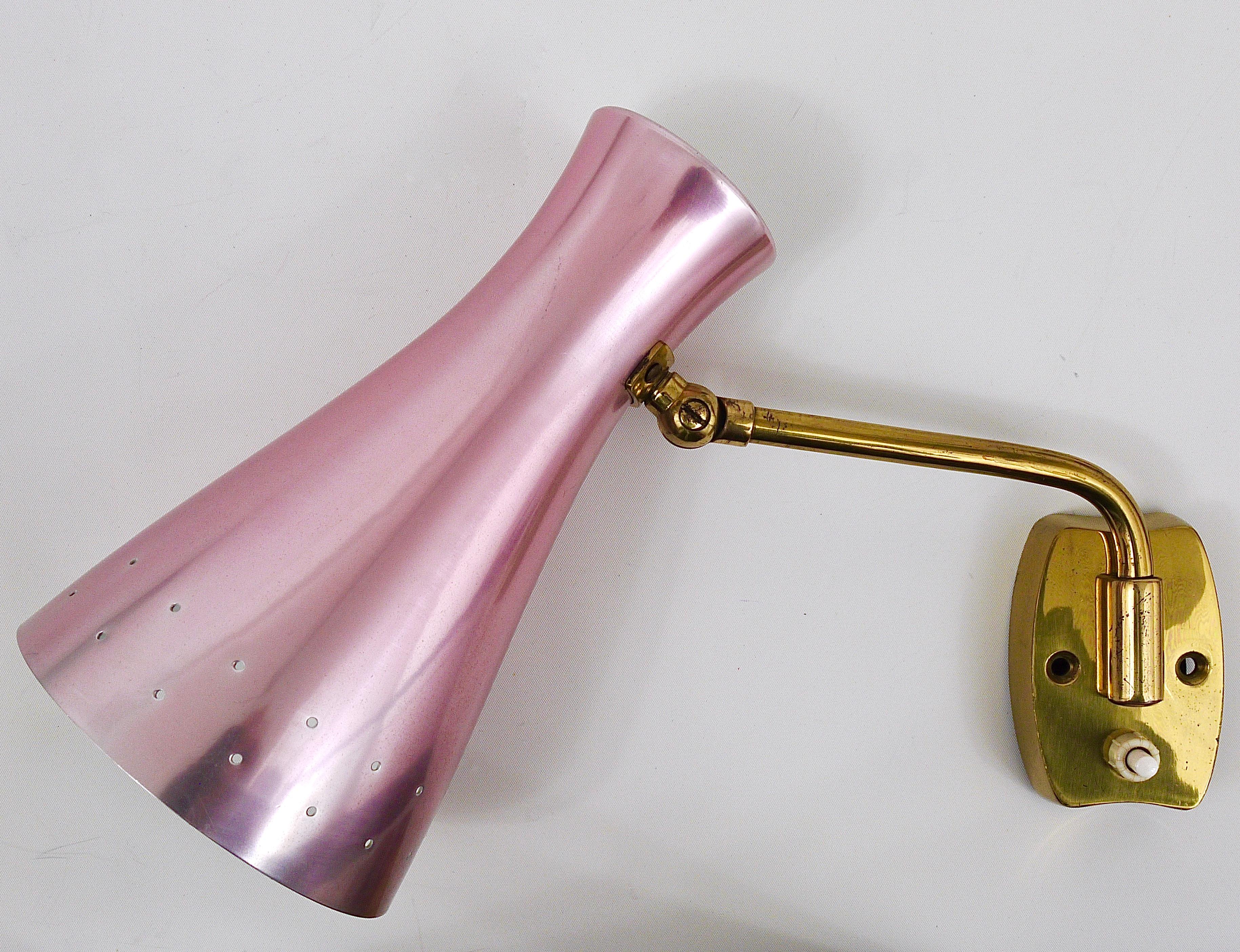 Paire d'appliques coniques articulées en laiton de style Stilnovo, Lights Italie, années 1950 en vente 3