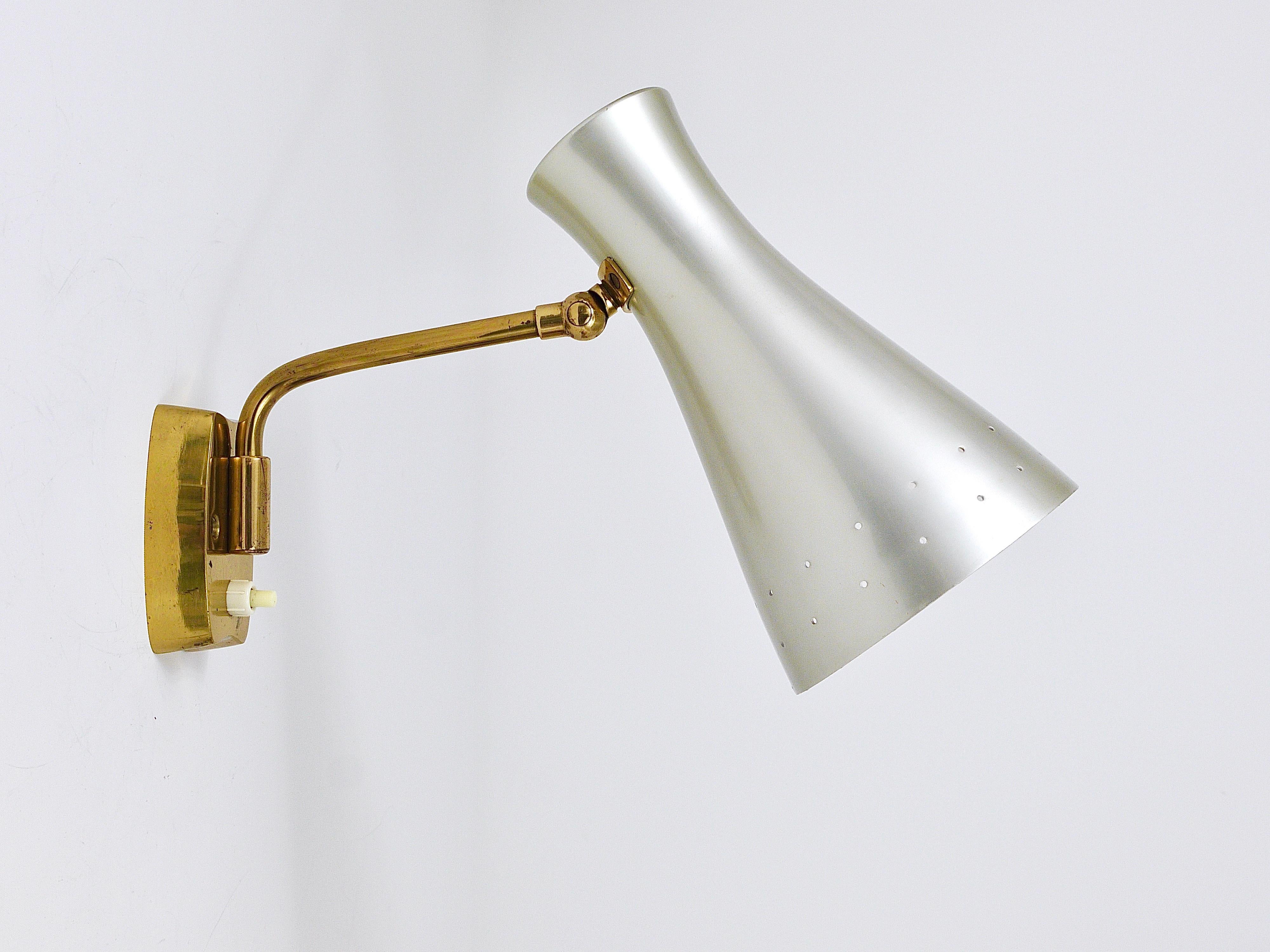 Mid-Century Modern Two Articulating Conical Brass Sconces in the Style of Stilnovo, Italy, 1950s For Sale