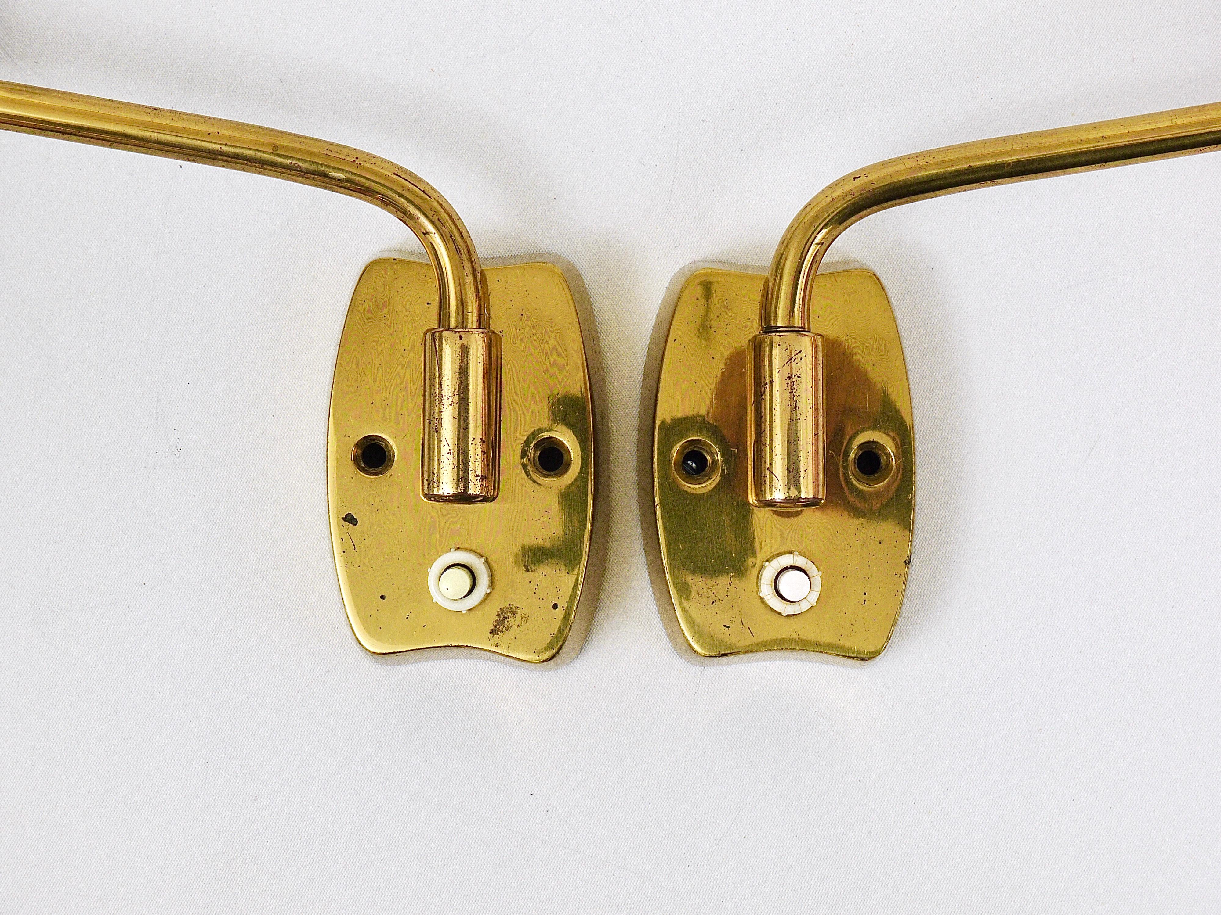 italien Paire d'appliques coniques articulées en laiton de style Stilnovo, Lights Italie, années 1950 en vente