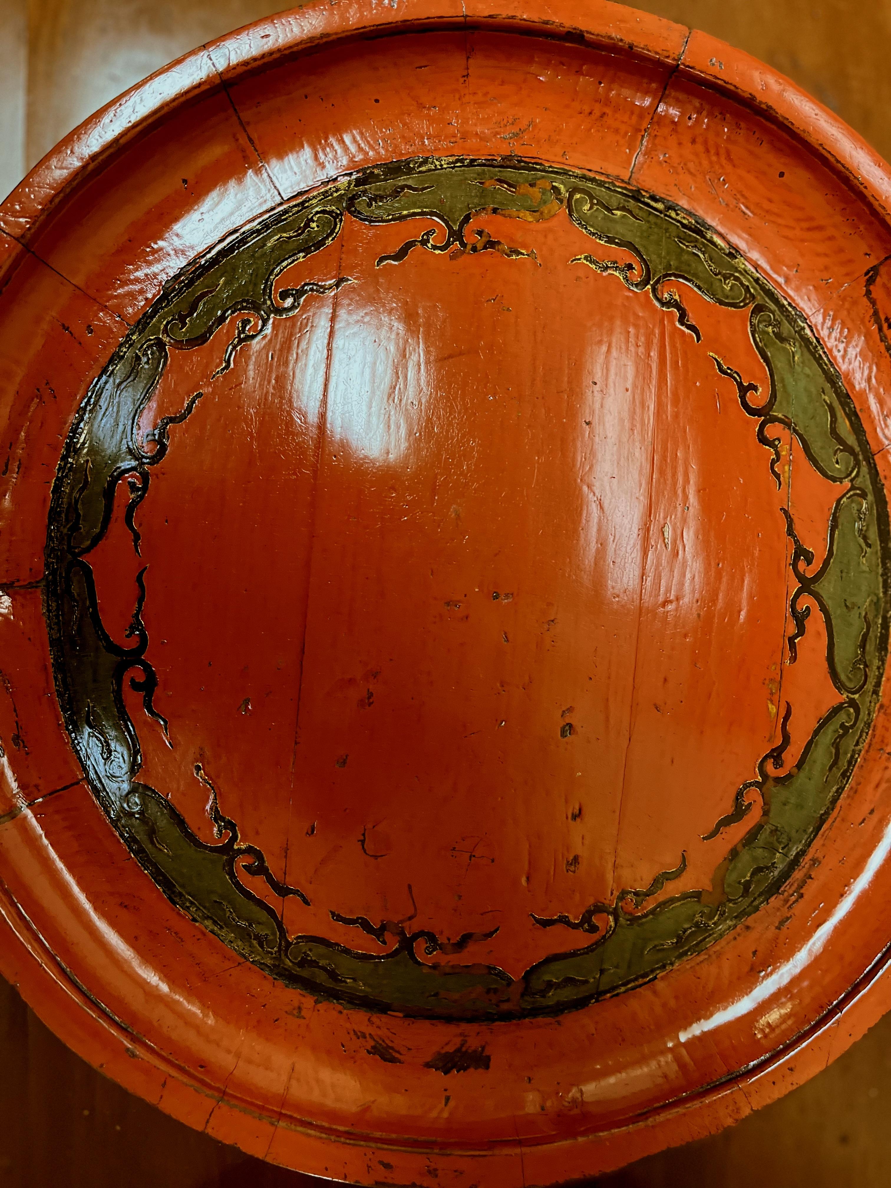 Two Asian Red Lacquer Wedding Round Wooden Plates In Good Condition For Sale In Greenwich, CT