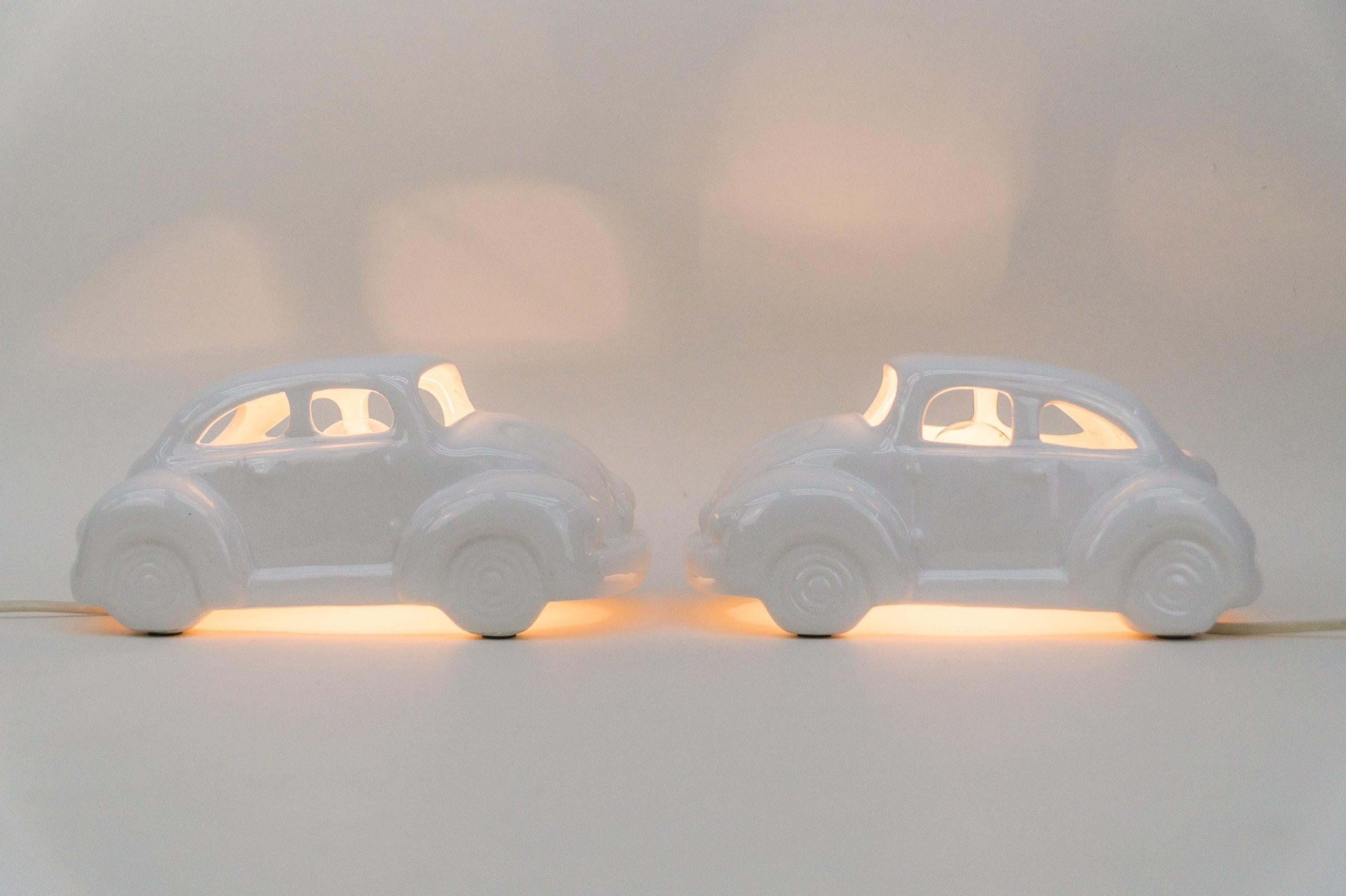 Mid-Century Modern Deux superbes lampes de table en céramique en forme de coccinelle VW, Allemagne des années 1960 en vente