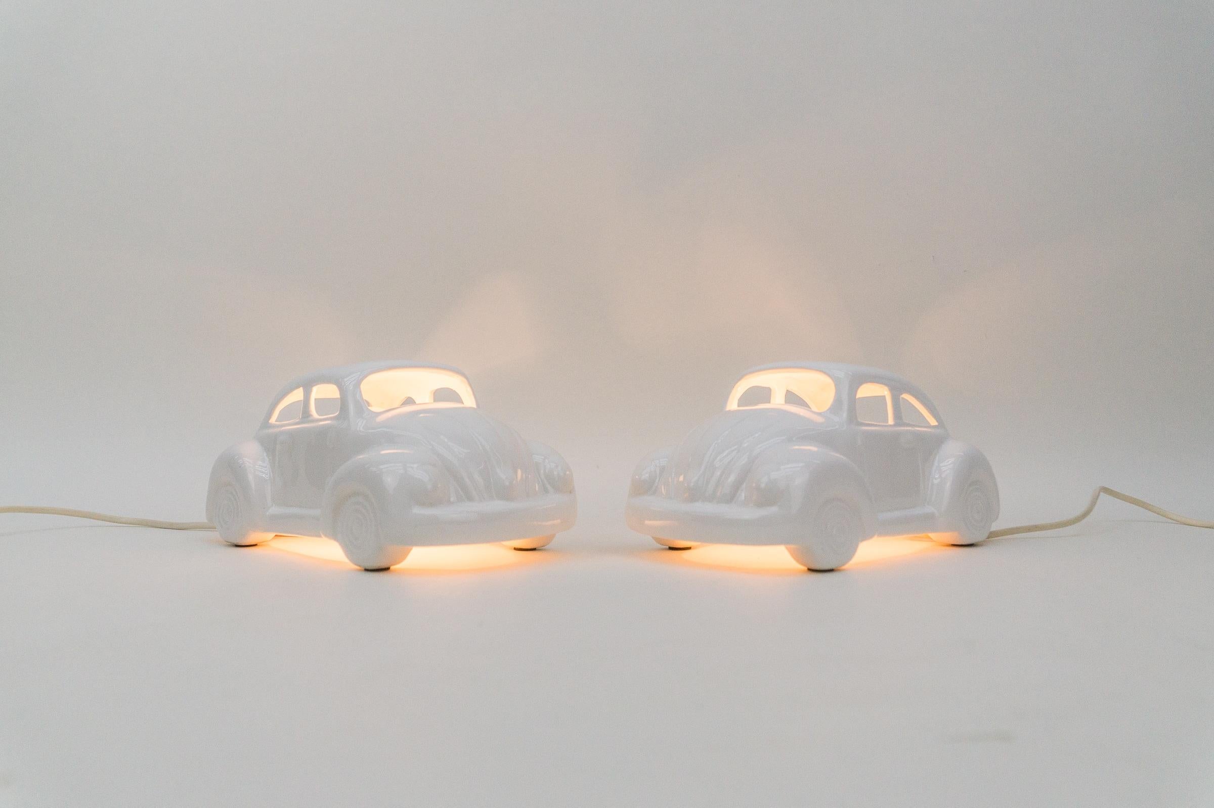 Deux superbes lampes de table en céramique en forme de coccinelle VW, Allemagne des années 1960 Bon état - En vente à Nürnberg, Bayern