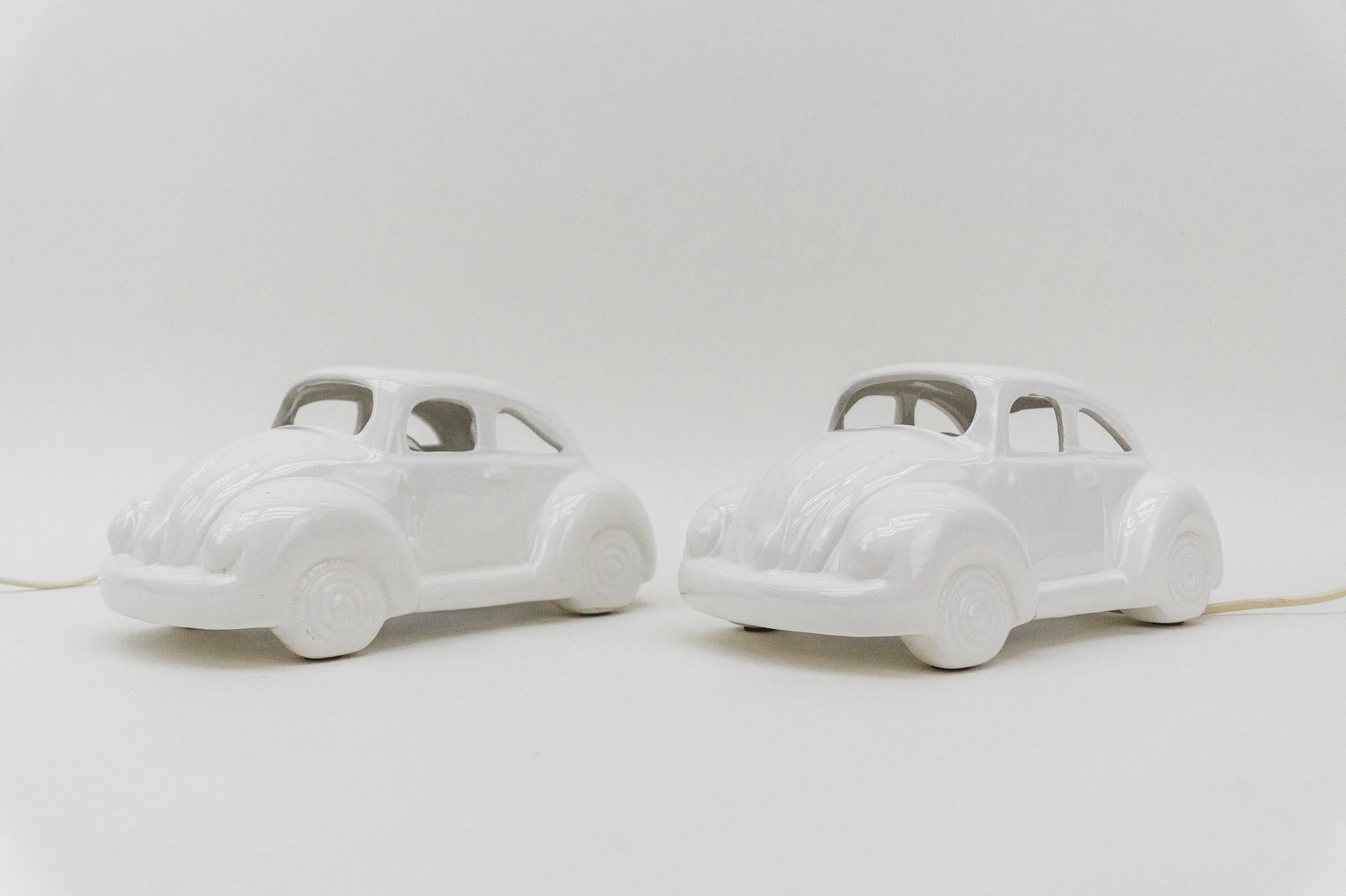 Milieu du XXe siècle Deux superbes lampes de table en céramique en forme de coccinelle VW, Allemagne des années 1960 en vente