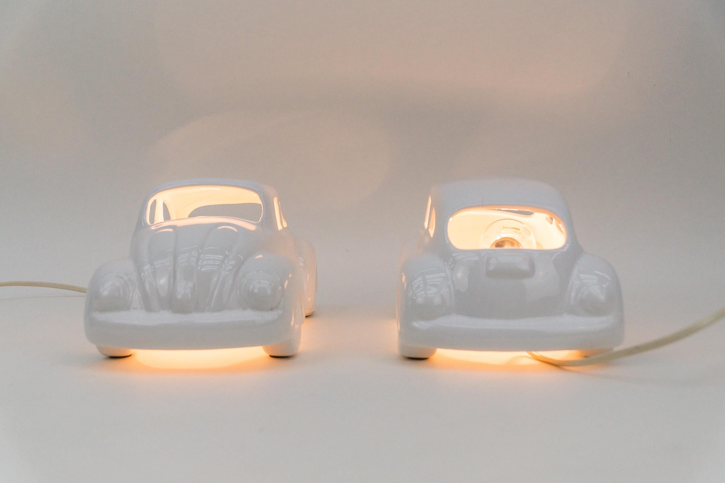 Céramique Deux superbes lampes de table en céramique en forme de coccinelle VW, Allemagne des années 1960 en vente