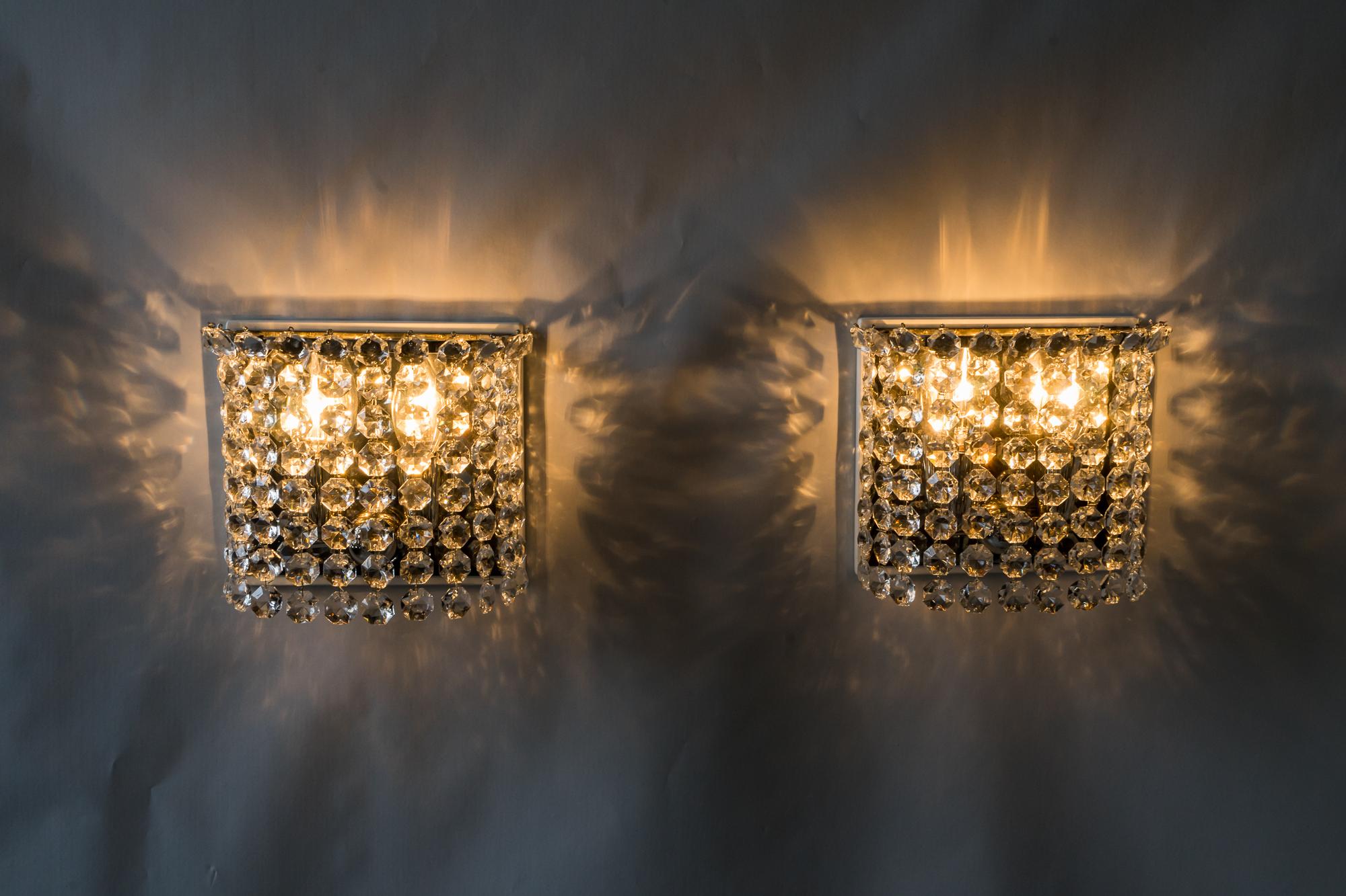 Two Bakalowits Crystal Wall Lamps, Vienna, circa 1960s For Sale 4