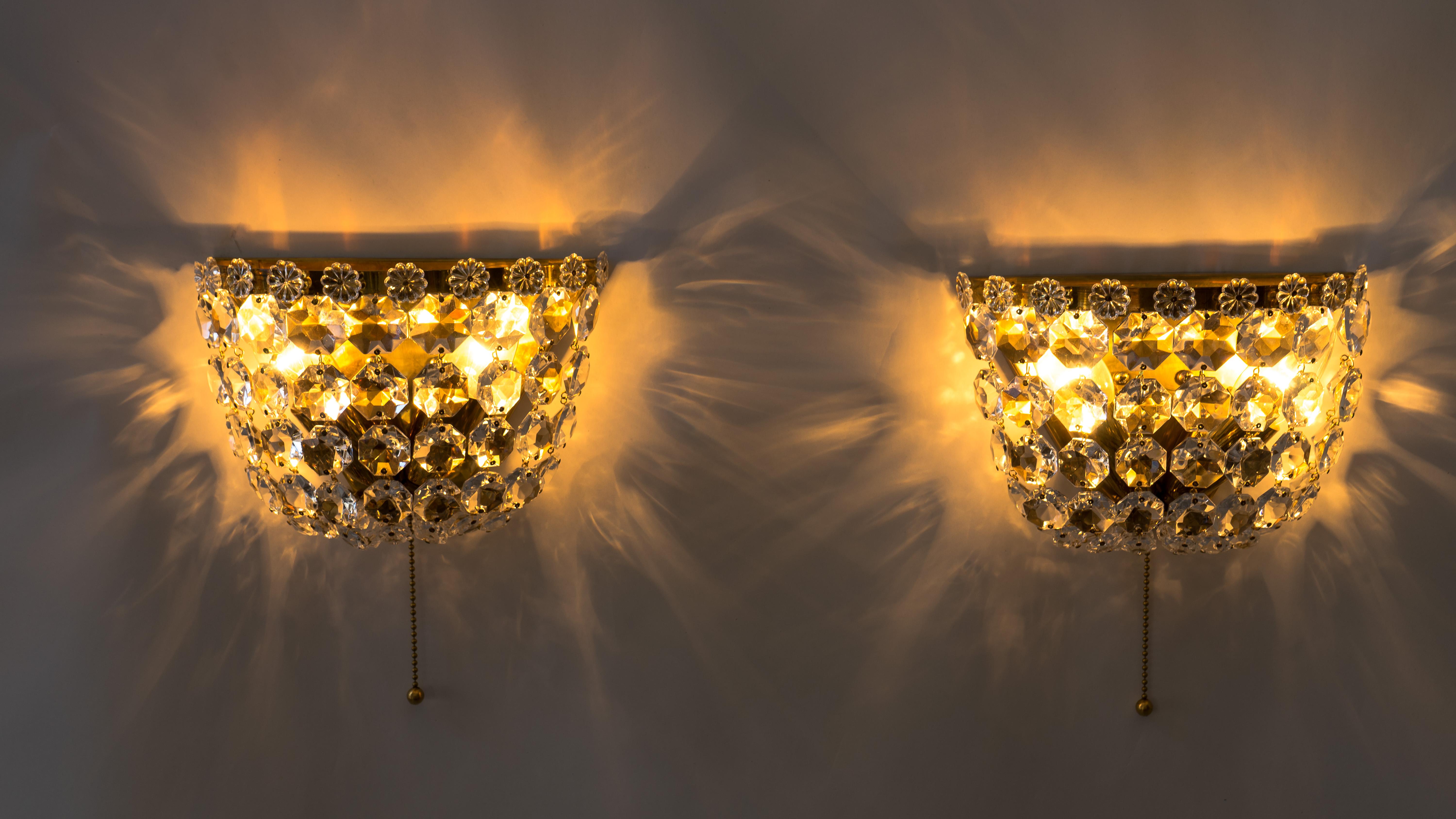 Two Bakalowits Wall Lamps, circa 1960s 7