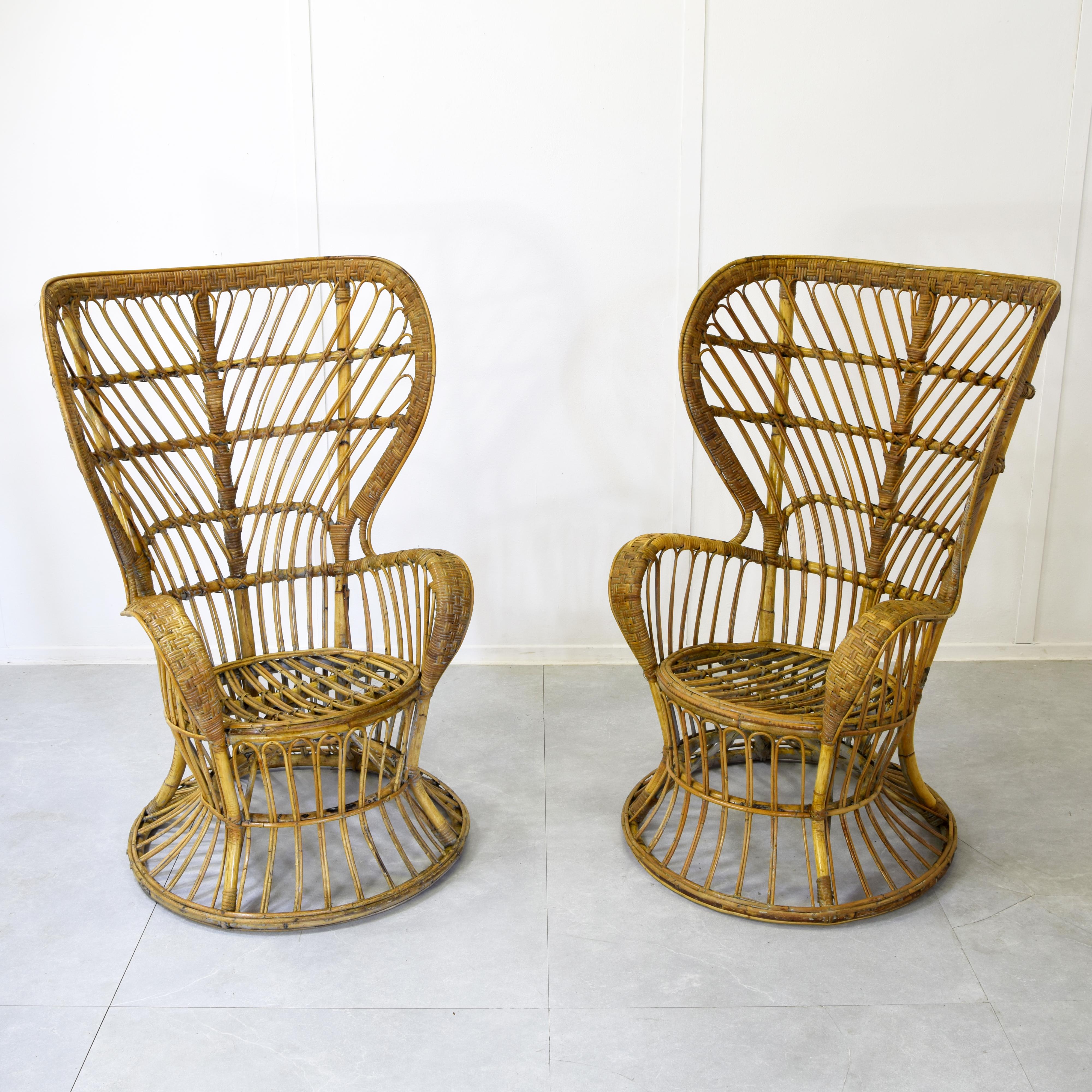 The model of the pair of armchairs, designed by Gio’ Ponti & Lio Carminati, is called Biancamano. The name comes from the Italian liner, launched in 1925, the Conte Biancamano, which made its maiden voyage on the prestigious Genoa – New York route.