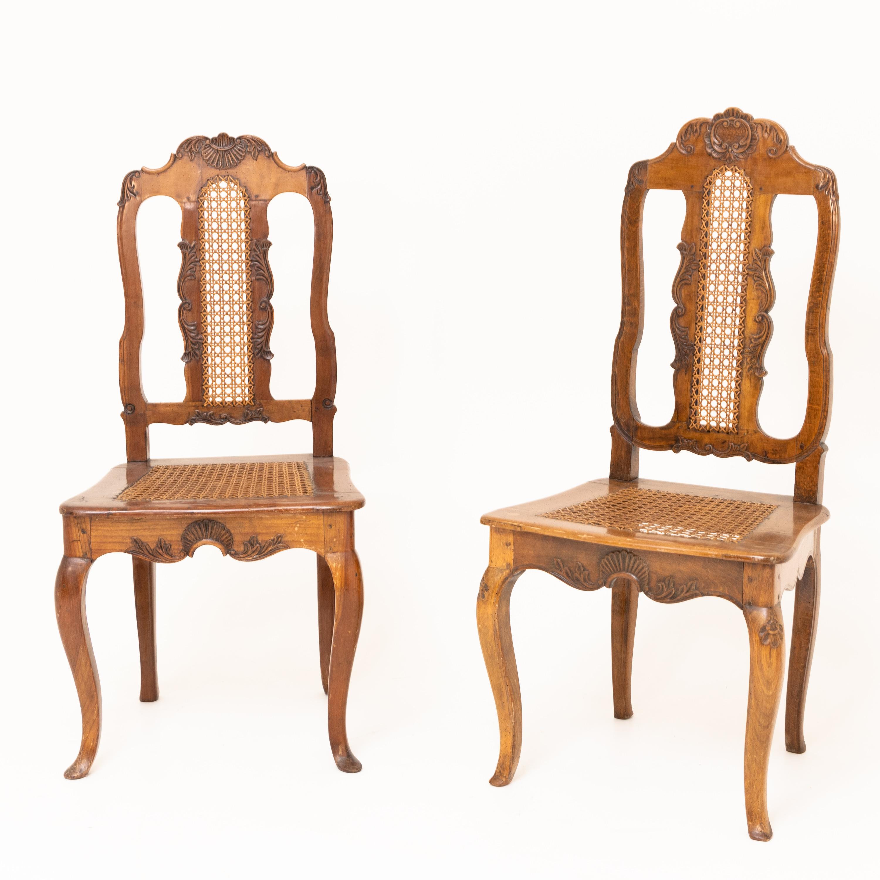 Two chairs with slightly different decors, carved of walnut or walnut and beech. Cf. stylistically: Bauer/Märker/Ohm: European Furniture from Gothic to Art Nouveau, Museum für Kunsthandwerk, Frankfurt a. M. 1976, pp. 103: 131.

Chair 1 101.5 x