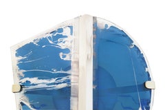 Two Be Zeitgenössische Wandleuchte, Kunst versilbertes blaues Glas, gegossenes geschmolzenes Messing