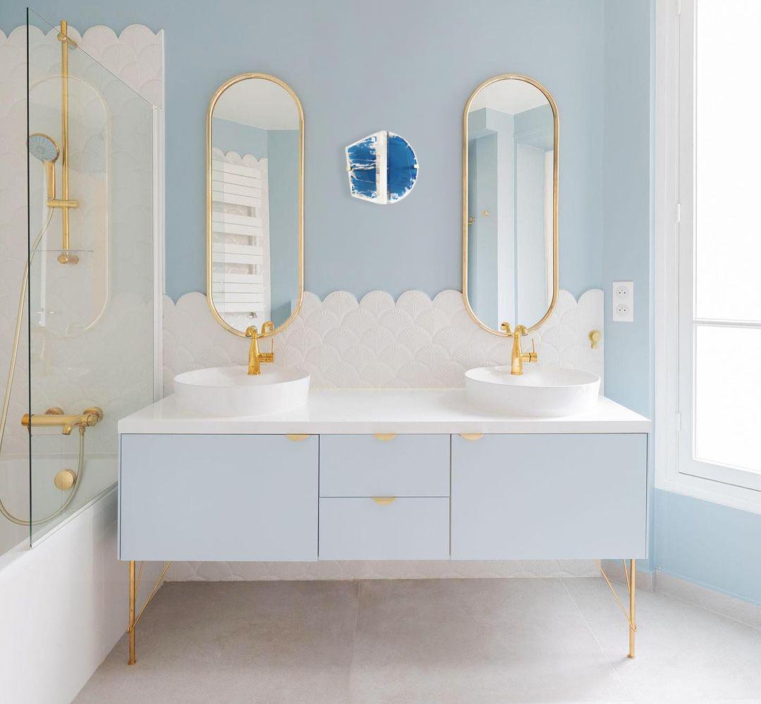 “Two Be” Contemporary Wall Sconce, Art Silvered Blue Glass, Cast Melted Brass In New Condition For Sale In Pietrasanta, IT