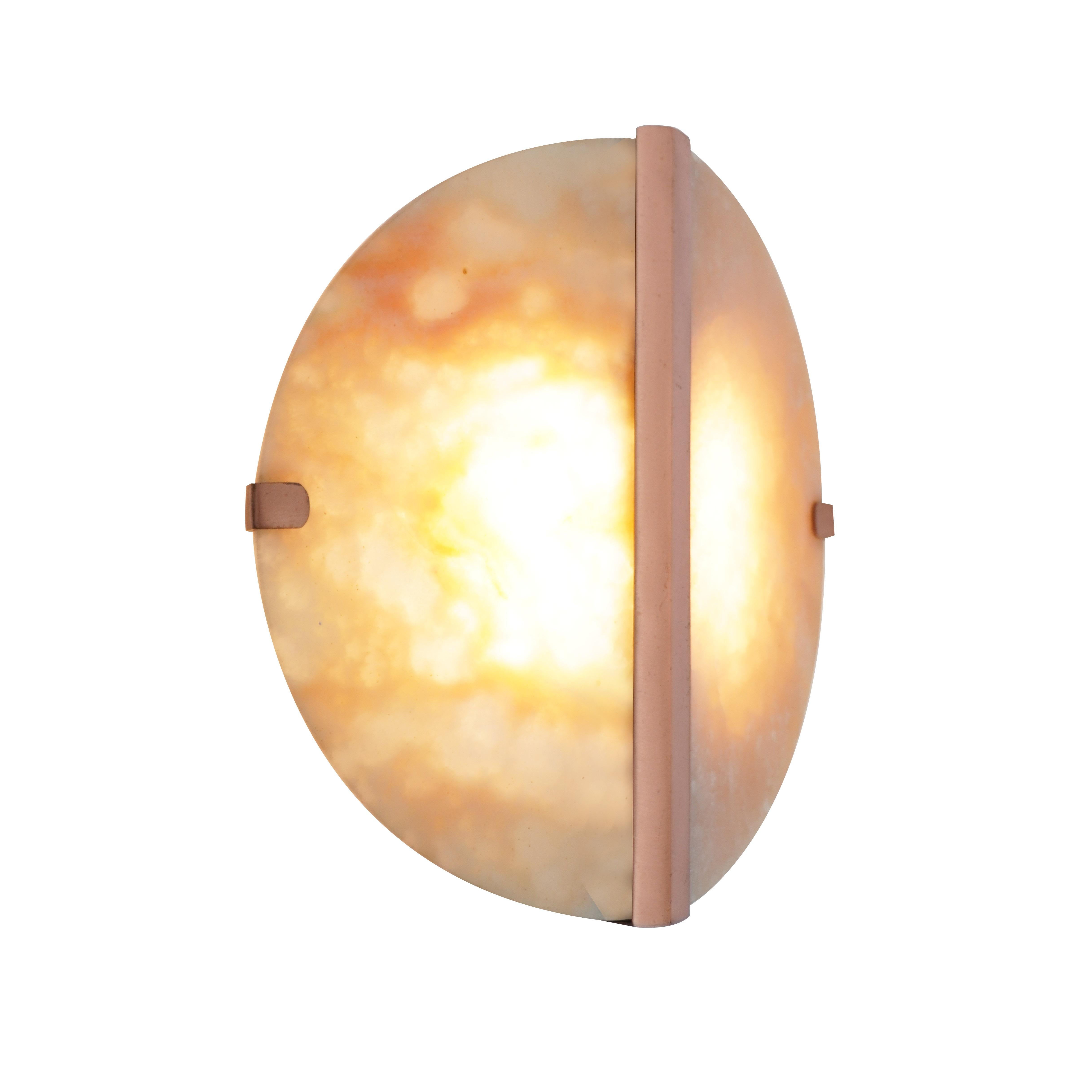 TWOBE 

L'harmonie des sentiments

Depuis plus de 22 ans, nous nous engageons à proposer des collections uniques en termes de design et de qualité. Nous continuons à honorer le fait main en travaillant sur les objets de décoration intérieure les
