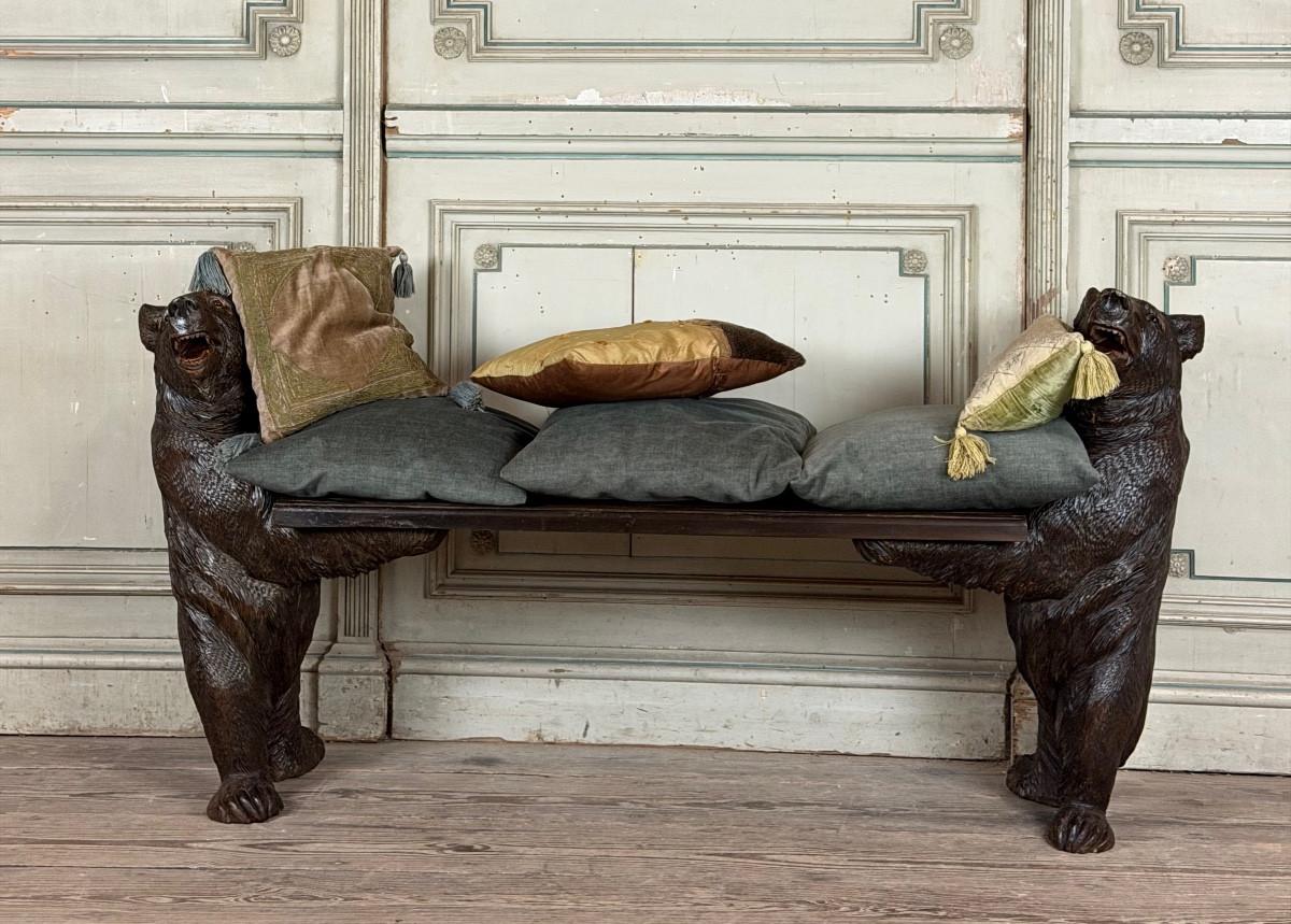 Due orsi di Berna o Brienz, noti come orsi della Black Forest, che formano una panchina, 19t in vendita 4