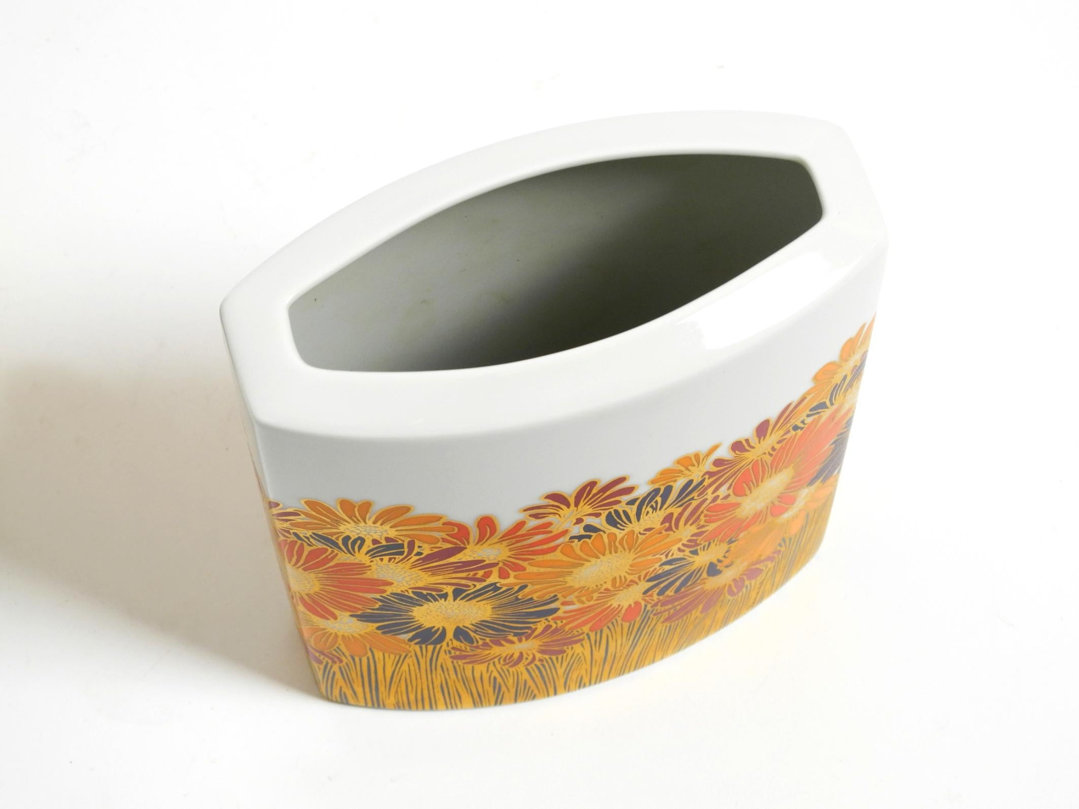 Porcelain Two beautiful 80s porcelain vases by Rosamonde Nairac for Rosenthal studio-line For Sale
