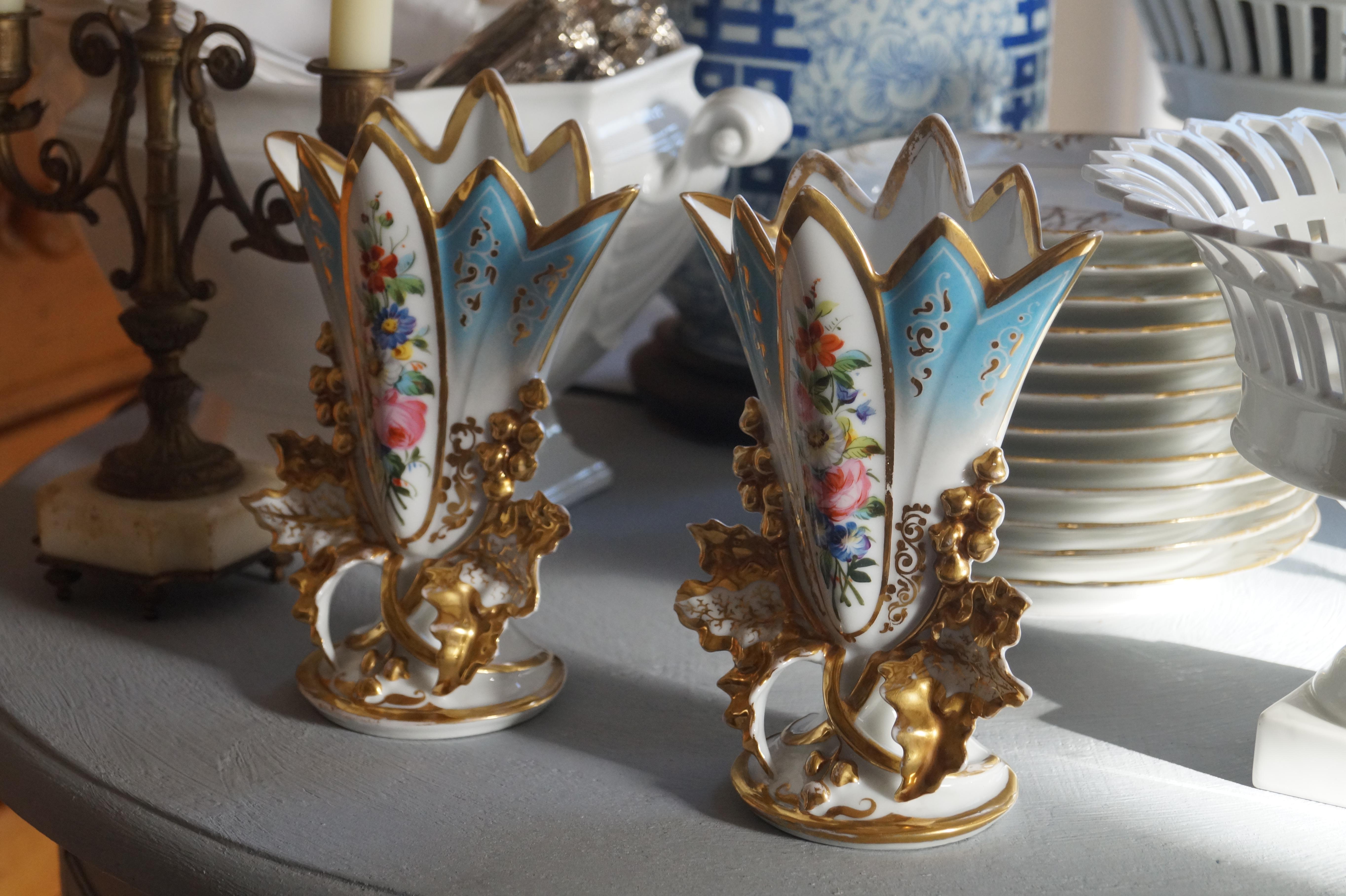 Rococo Revival Two Beautiful Antique Old Paris Porcelain (Porcelaine de Paris) Cornet Vases  For Sale
