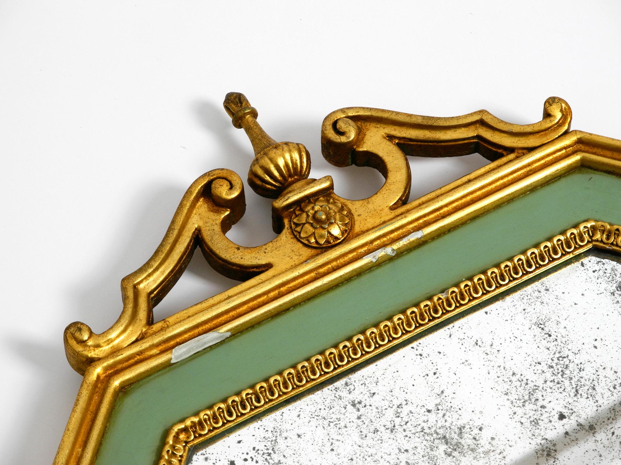 Deux magnifiques miroirs muraux italiens du milieu du siècle en bois, en partie dorés 5