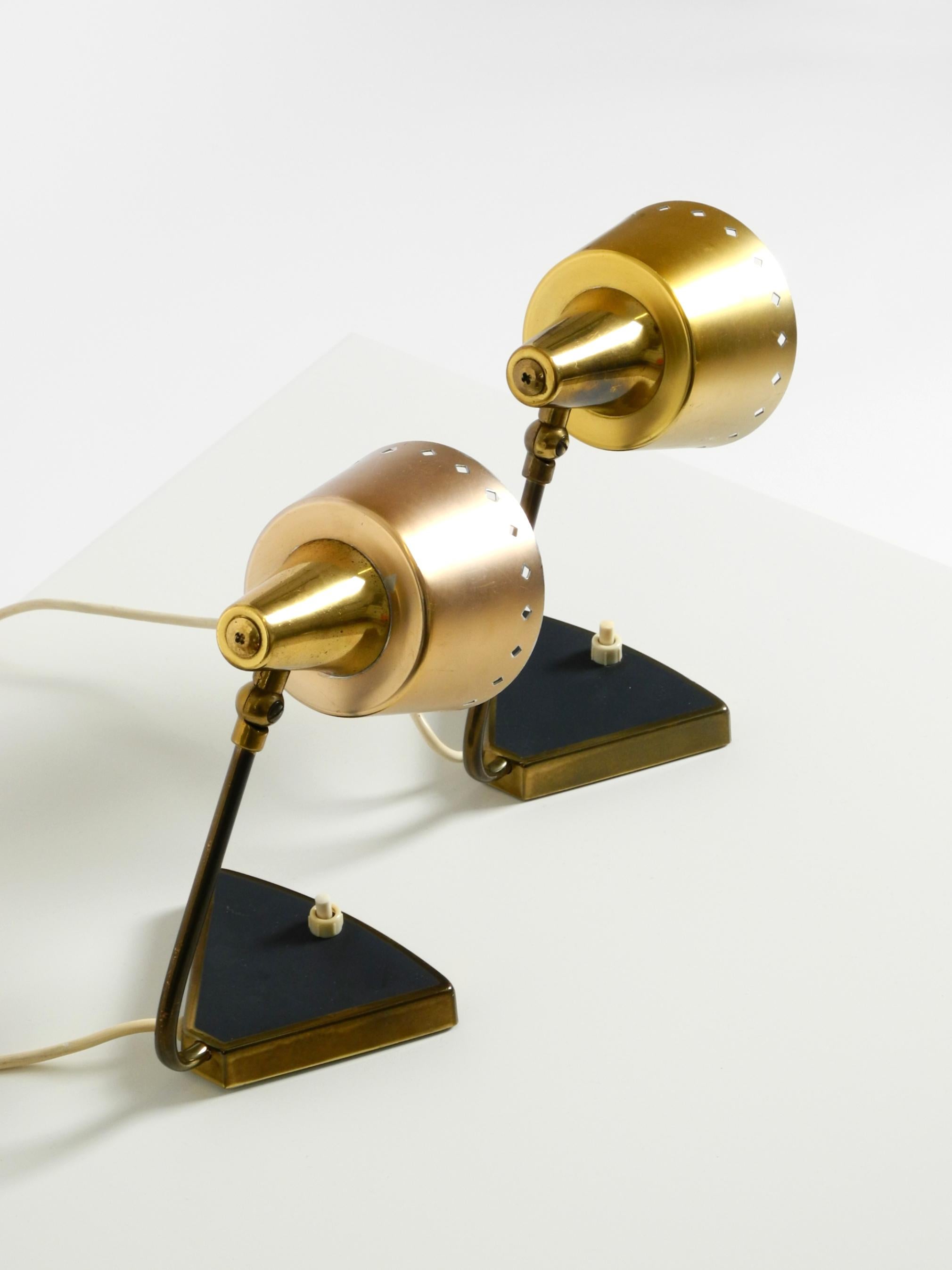 Zwei schöne seltene Mid Century Modern Messing Tischlampen im Angebot 4