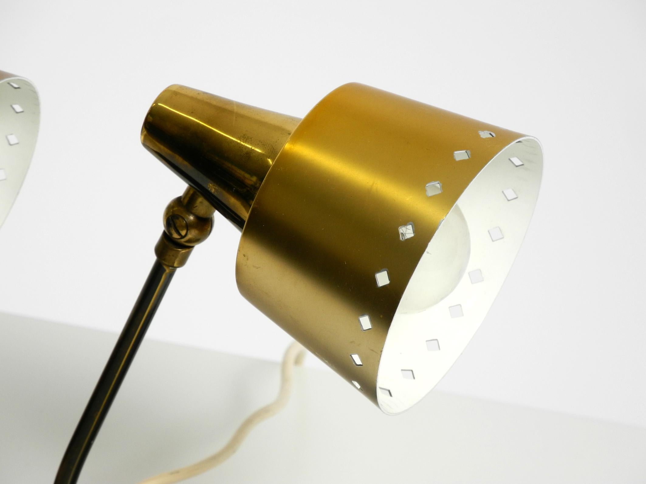 Zwei schöne seltene Mid Century Modern Messing Tischlampen im Angebot 8