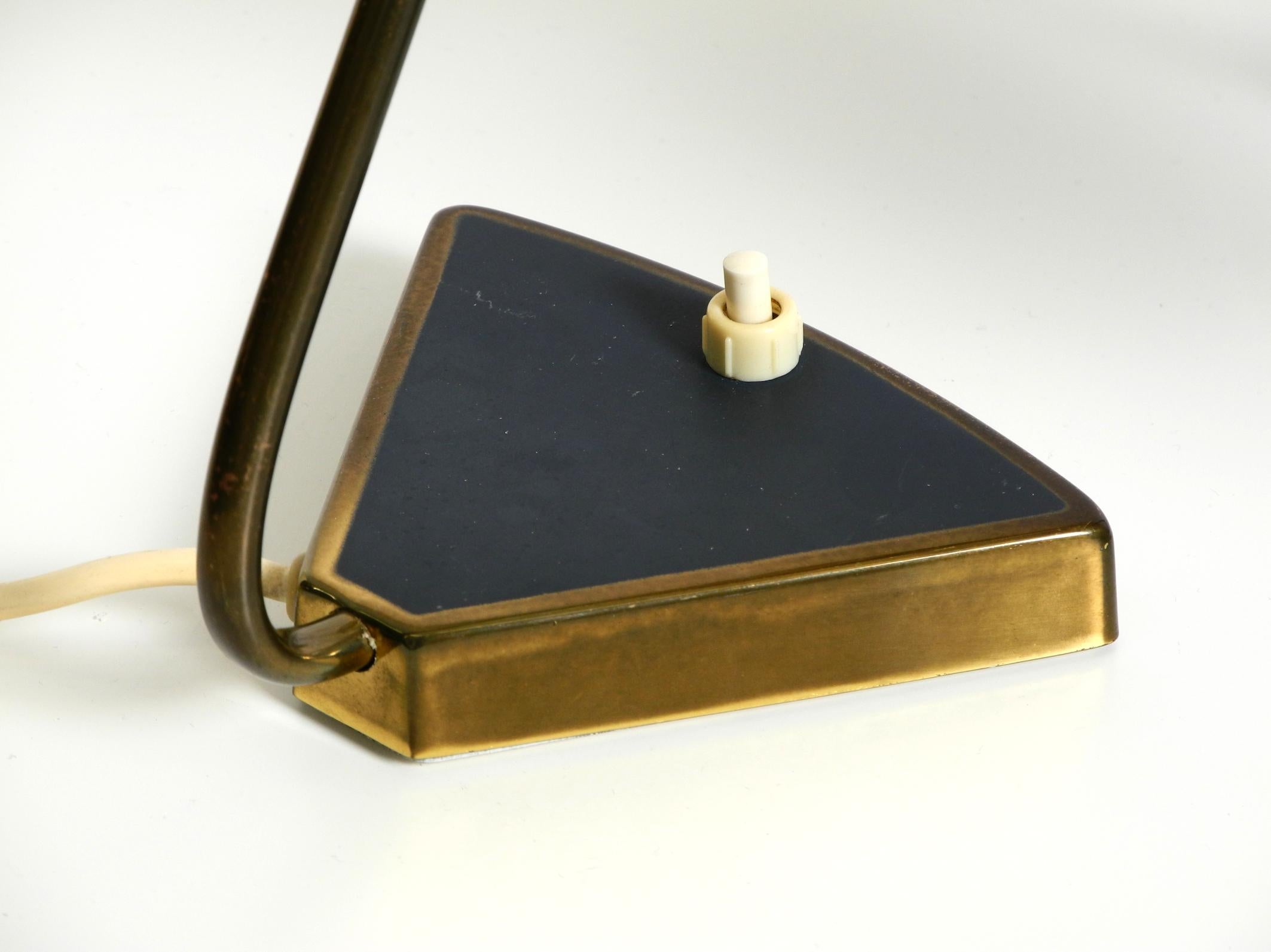 Zwei schöne seltene Mid Century Modern Messing Tischlampen im Angebot 10