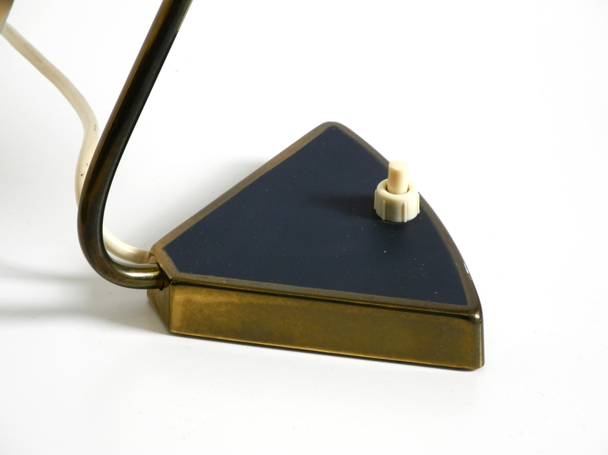 Zwei schöne seltene Mid Century Modern Messing Tischlampen im Angebot 11