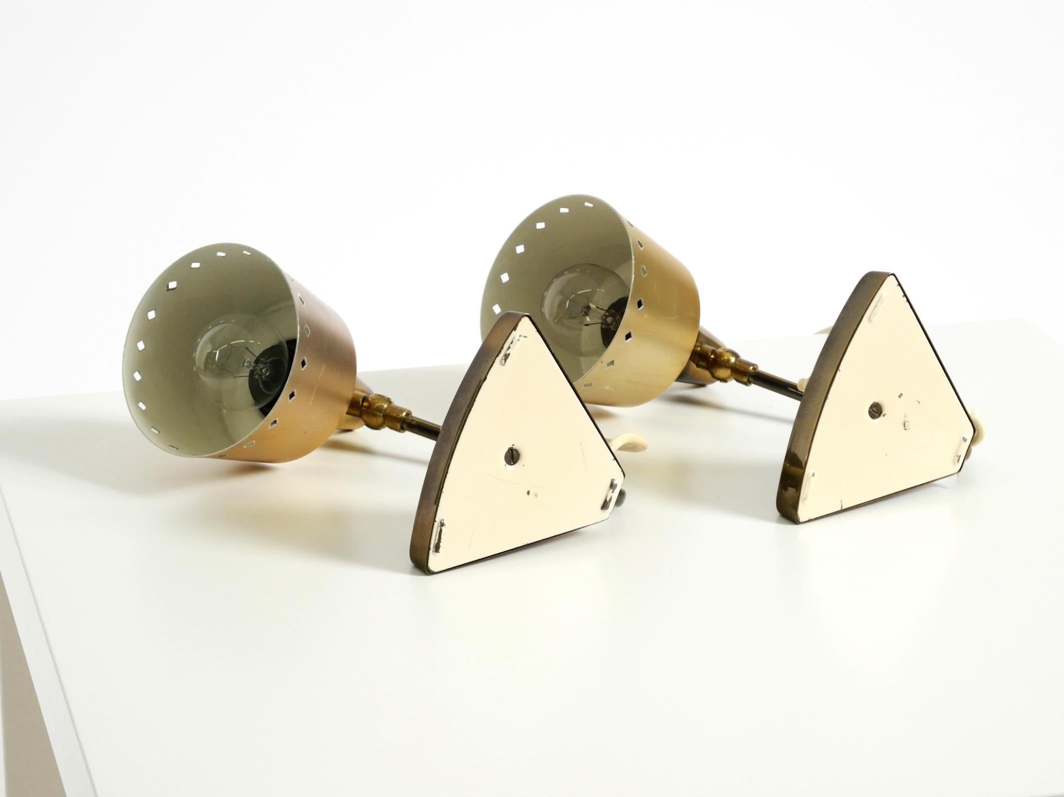 Zwei schöne seltene Mid Century Modern Messing Tischlampen im Angebot 12