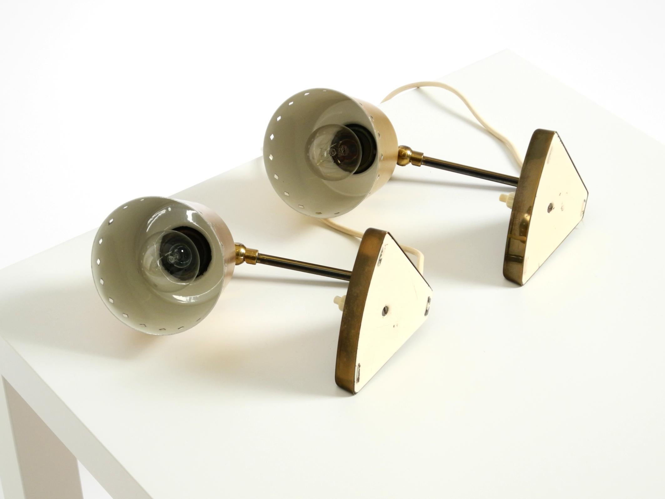 Zwei schöne seltene Mid Century Modern Messing Tischlampen im Angebot 13