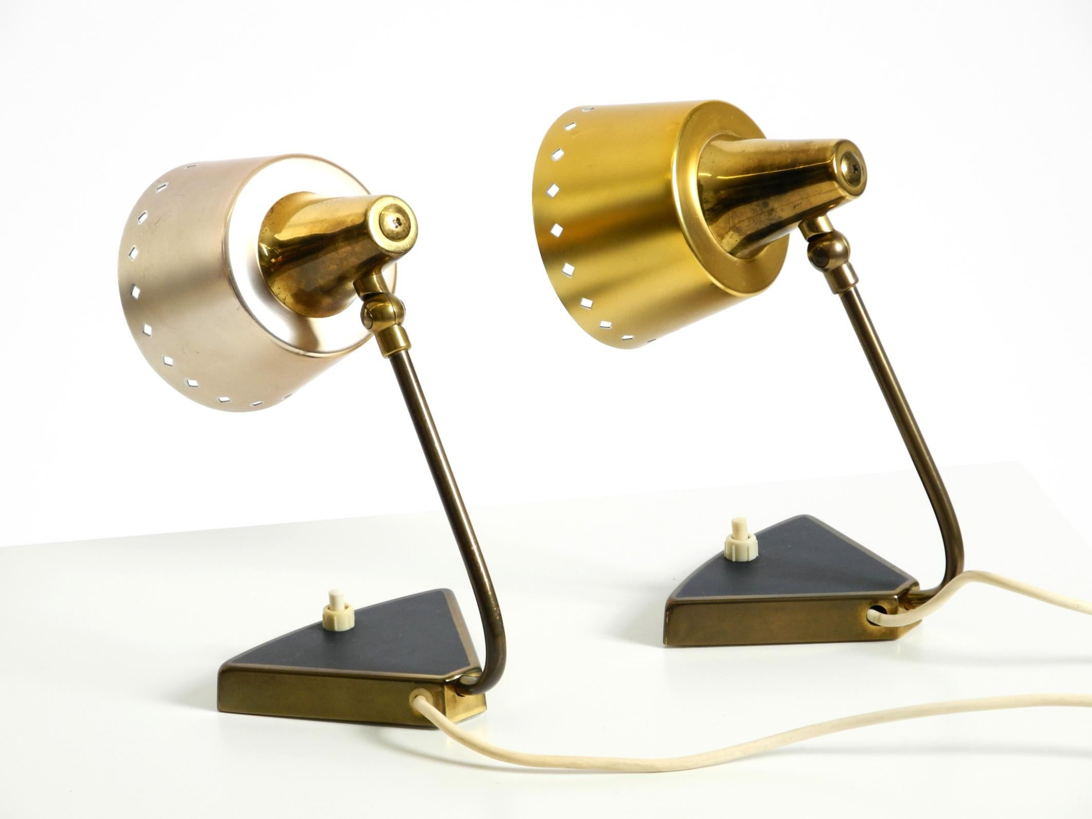 Zwei schöne seltene Mid Century Modern Messing Tischlampen im Zustand „Gut“ im Angebot in München, DE