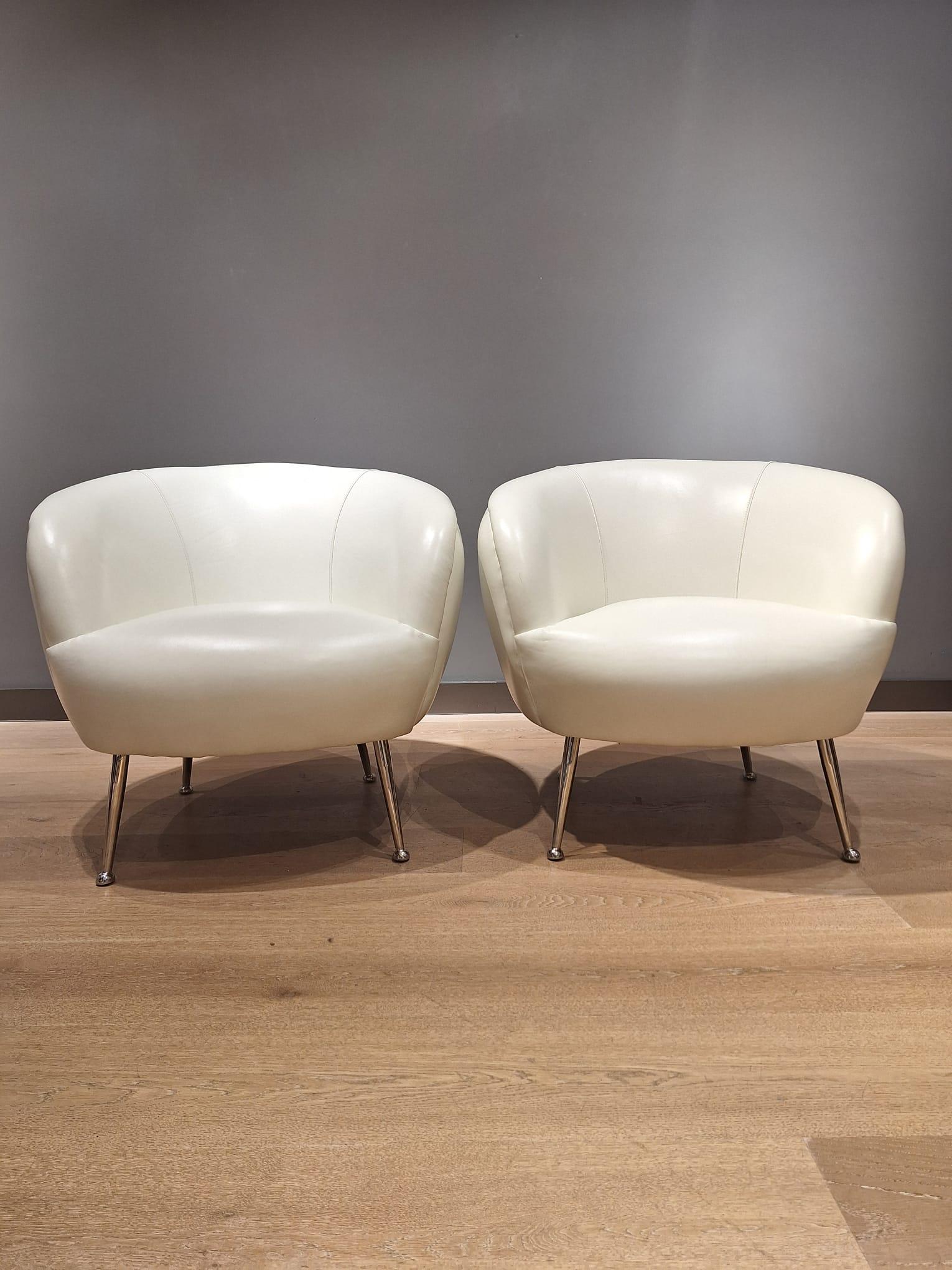Two beautiful vintage armchairs designed in Italy in the 1980s For Sale 3