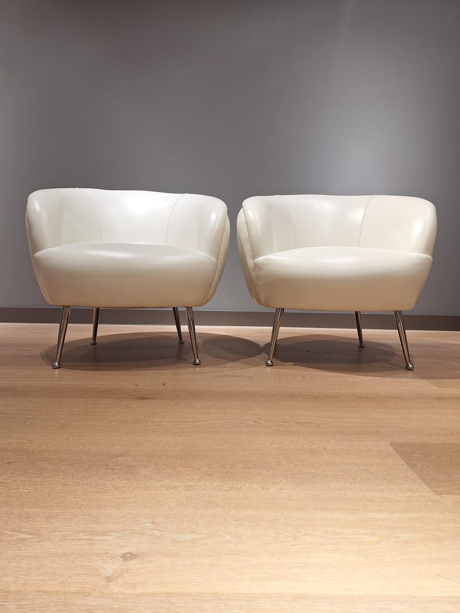 Two beautiful vintage armchairs designed in Italy in the 1980s For Sale 4
