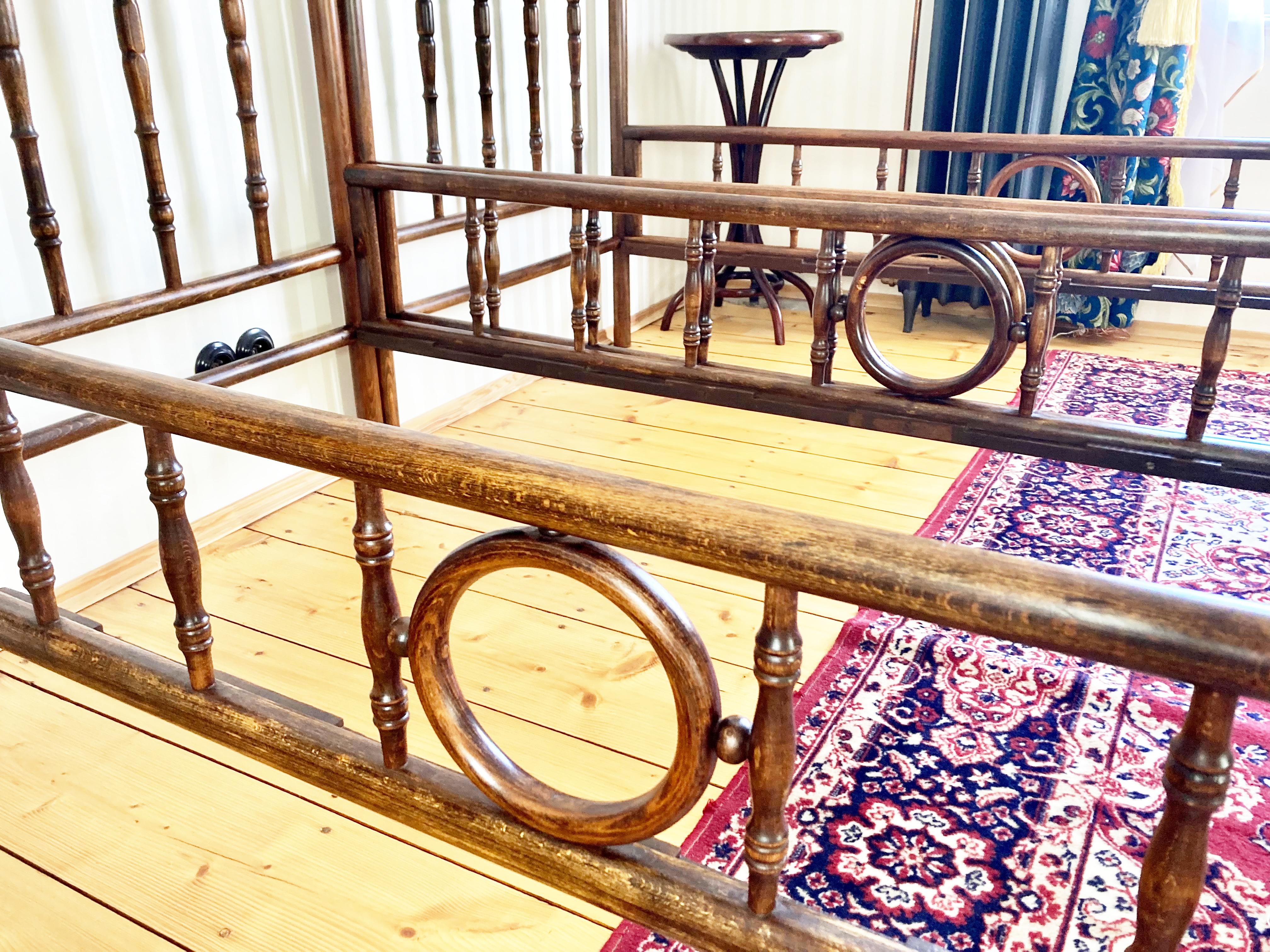 Two Beds Thonet Nr.8, since 1910 In Good Condition In Praha, CZ