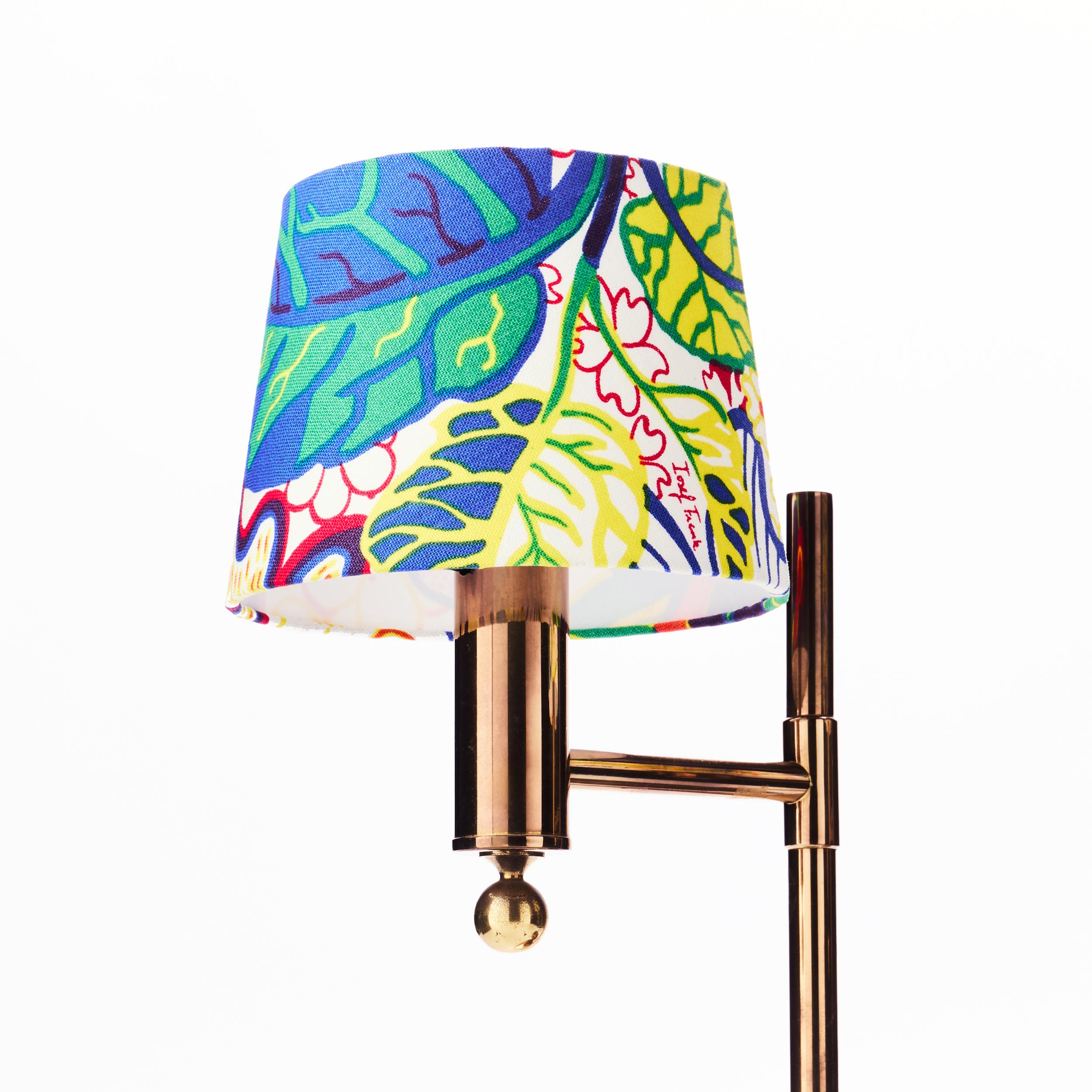 Suédois Deux lampes de bureau Bergboms en laiton avec abat-jour « Nippon » de Josef Frank, Suède, années 1970 en vente