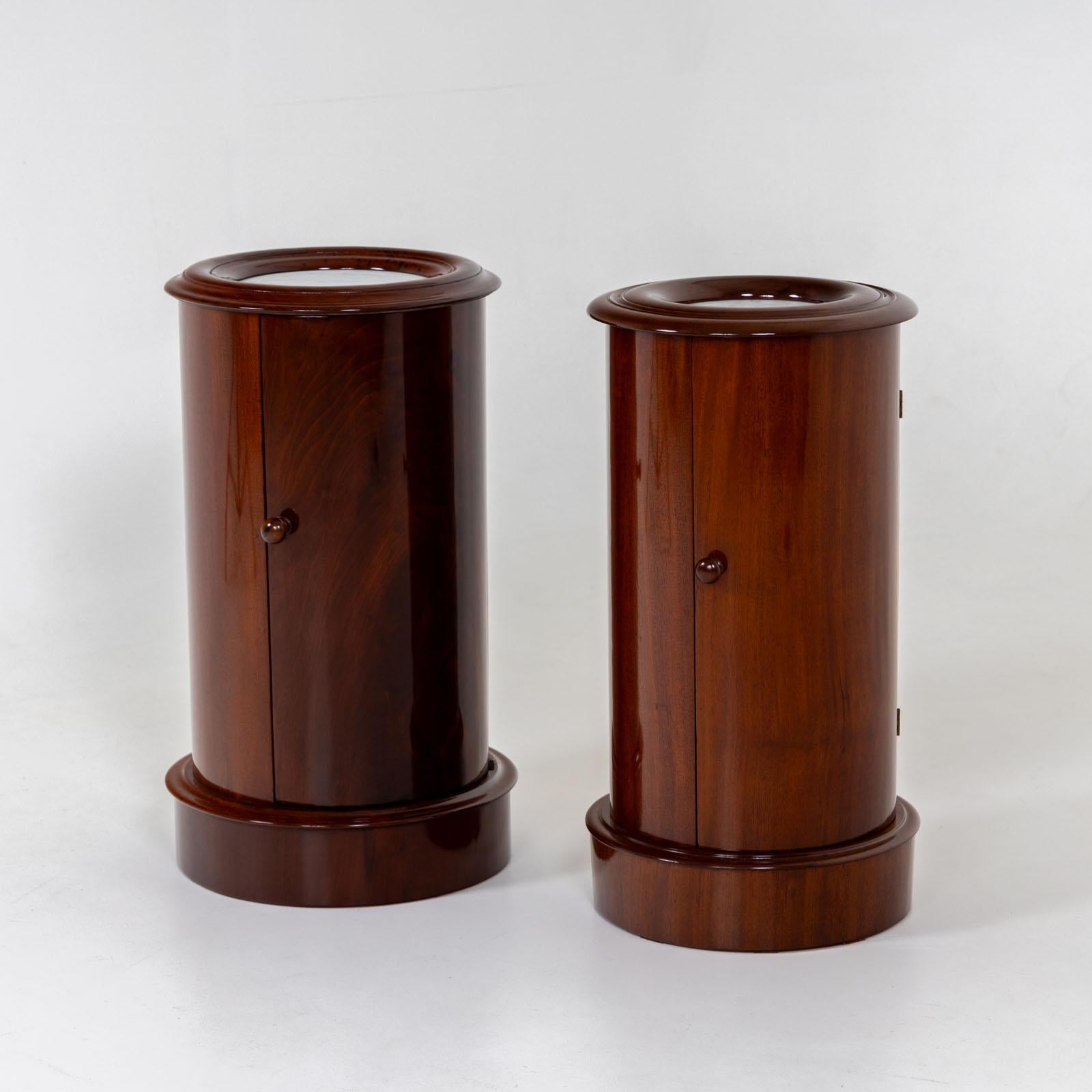 Two Biedermeier Drum Cabinets, around 1820 In Good Condition For Sale In Greding, DE