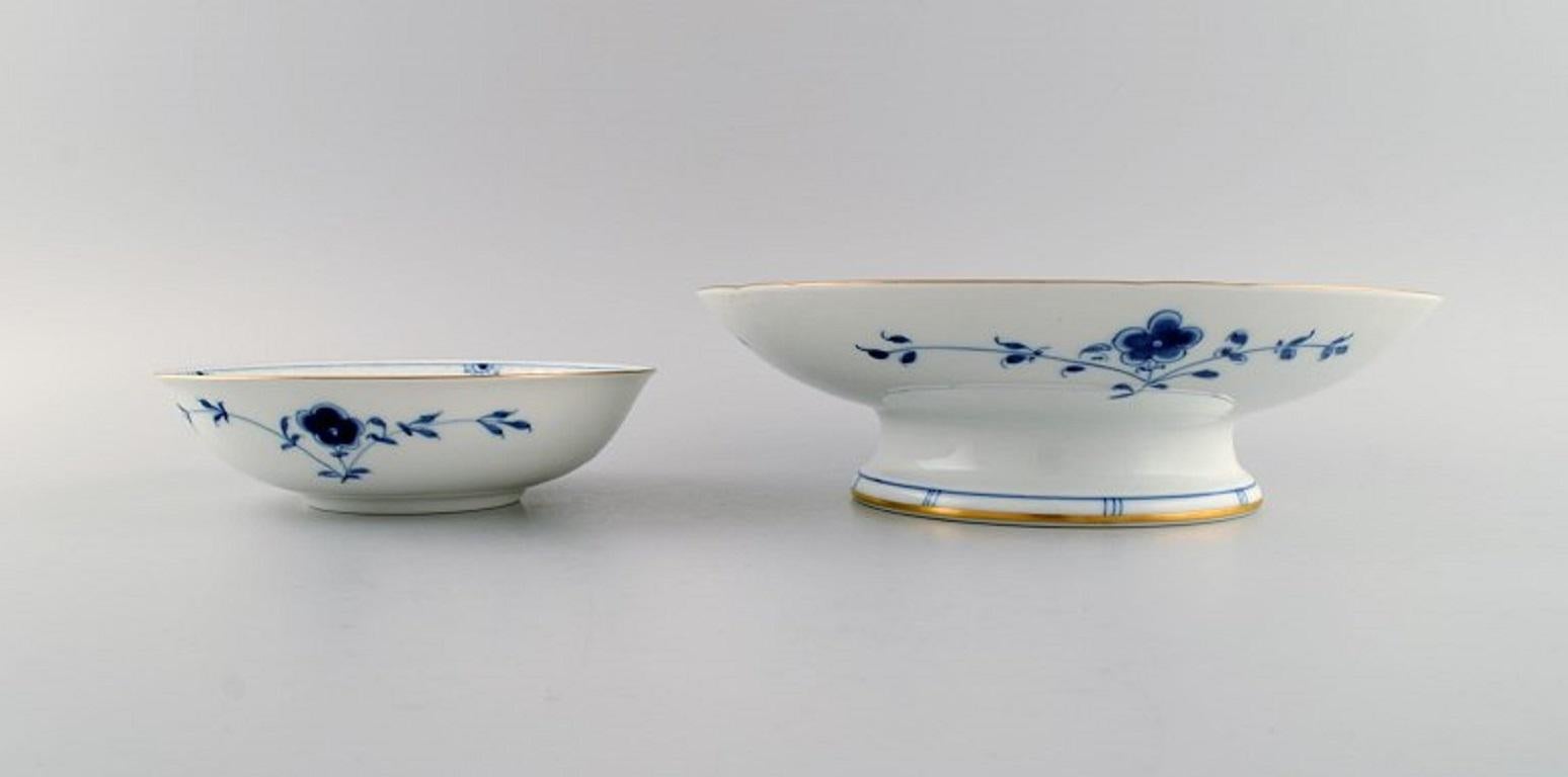 Two Bing & Grøndahl Butterfly bowls in hand-painted porcelain with gold rim. 
Mid-20th century.
Largest measures: 24.5 x 7 cm.
In excellent condition.
Stamped.
2nd factory quality.