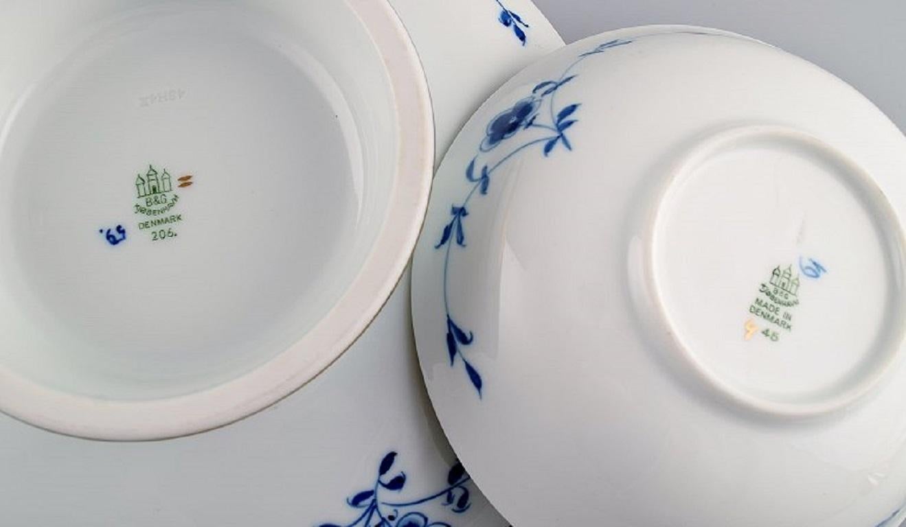 20th Century Two Bing & Grøndahl Butterfly bowls in hand-painted porcelain with gold rim For Sale
