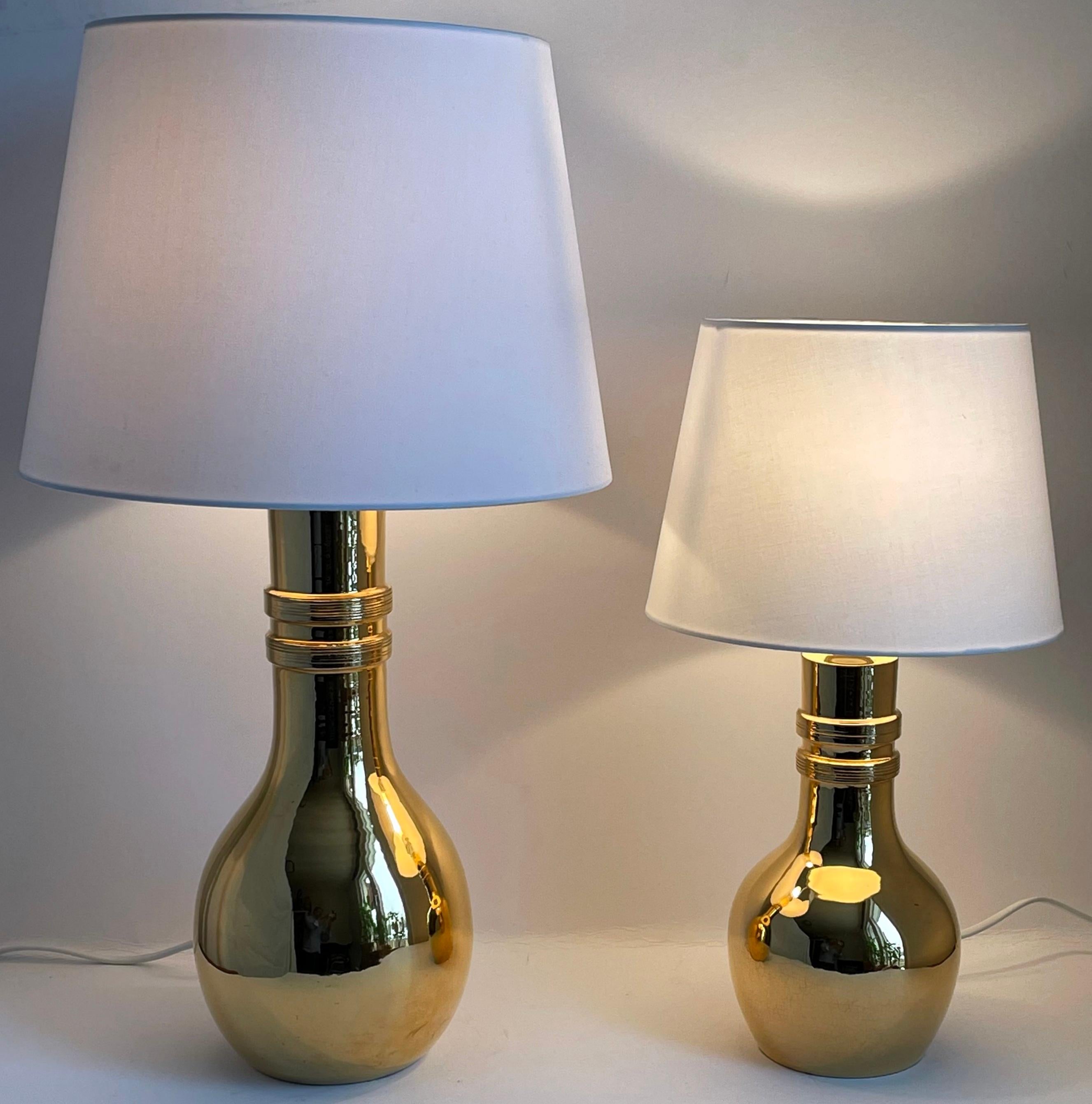Deux lampes de bureau Bitossi par Aldo Londi, céramique émaillée dorée, Italie, années 1970 Bon état - En vente à Stockholm, SE