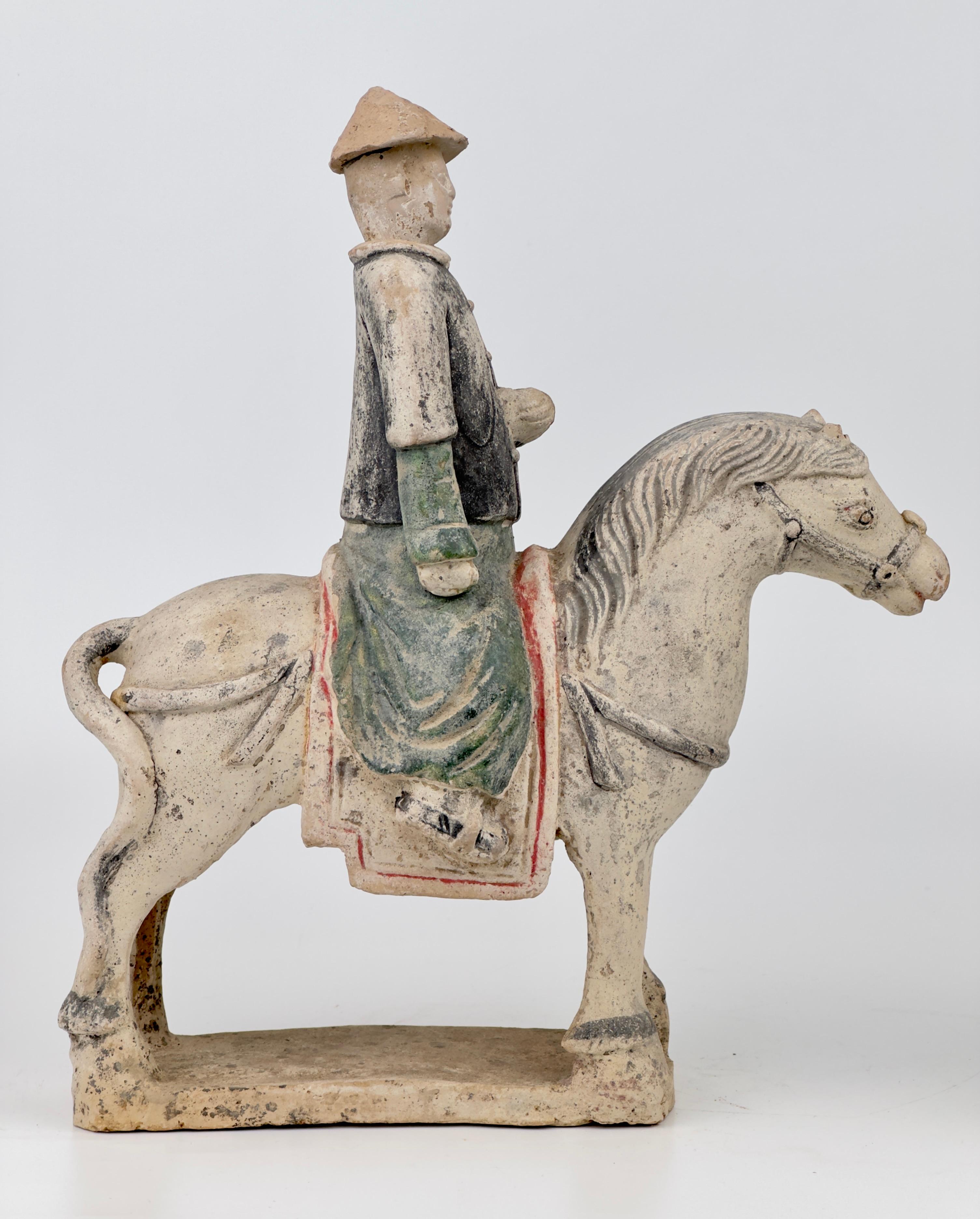 Due cavalli e cavalieri smaltati in nero e verde, periodo Ming (15-16° secolo) 5