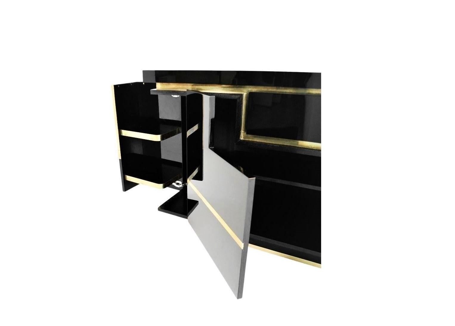 Due commode laccate nere con finiture in ottone di Jean Claude Mahey in vendita 7