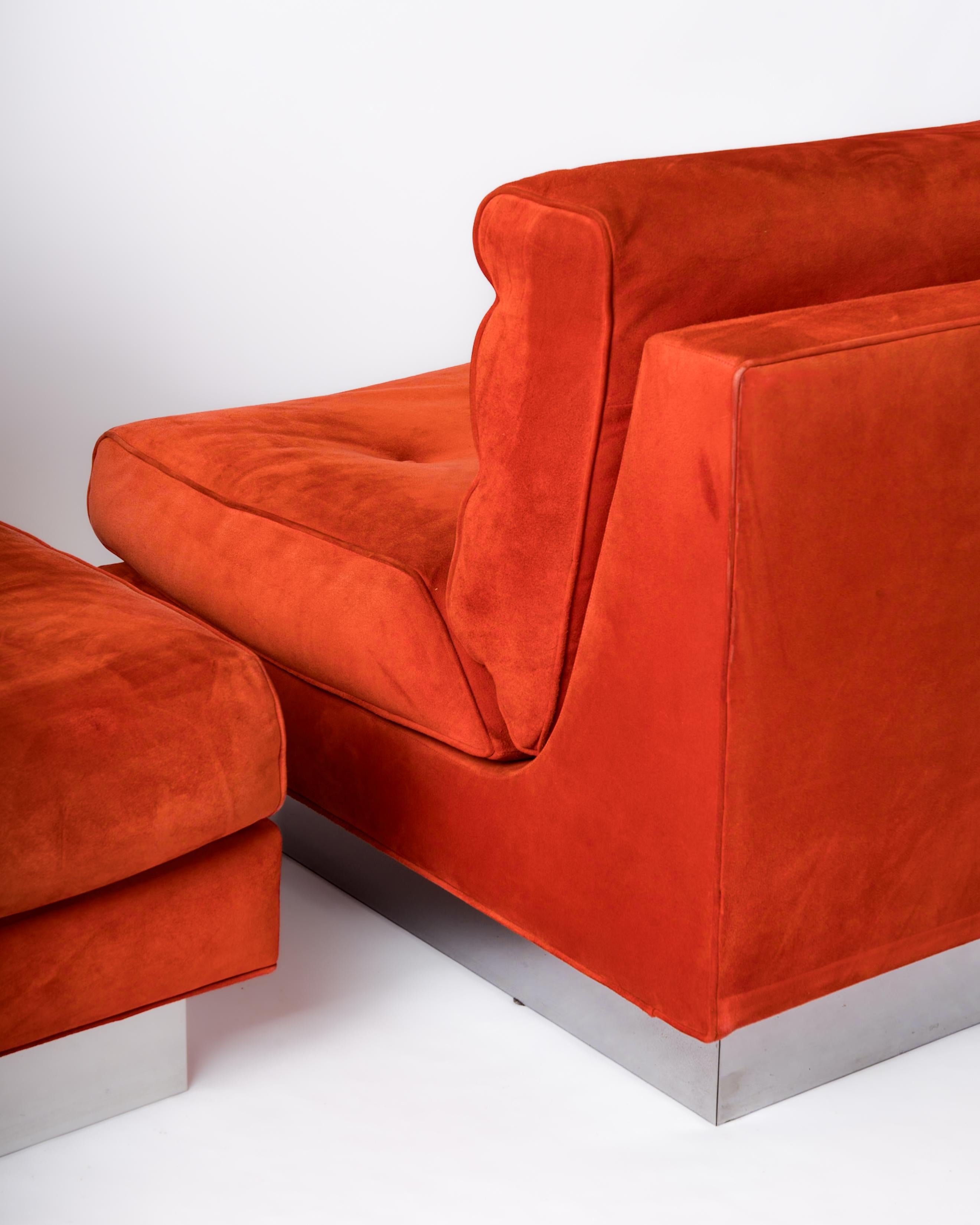 Acier inoxydable Deux chaises longues californiennes en daim orange sang-de-bœuf de J. Charpentier - France  en vente
