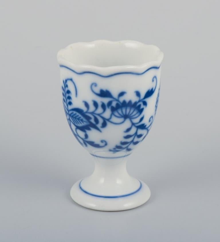 Inconnu Deux tasses à œuf oignon bleu avec cuillères Vers les années 1920/30 en vente