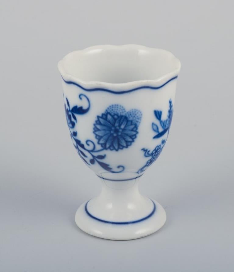 Porcelaine Deux tasses à œuf oignon bleu avec cuillères Vers les années 1920/30 en vente