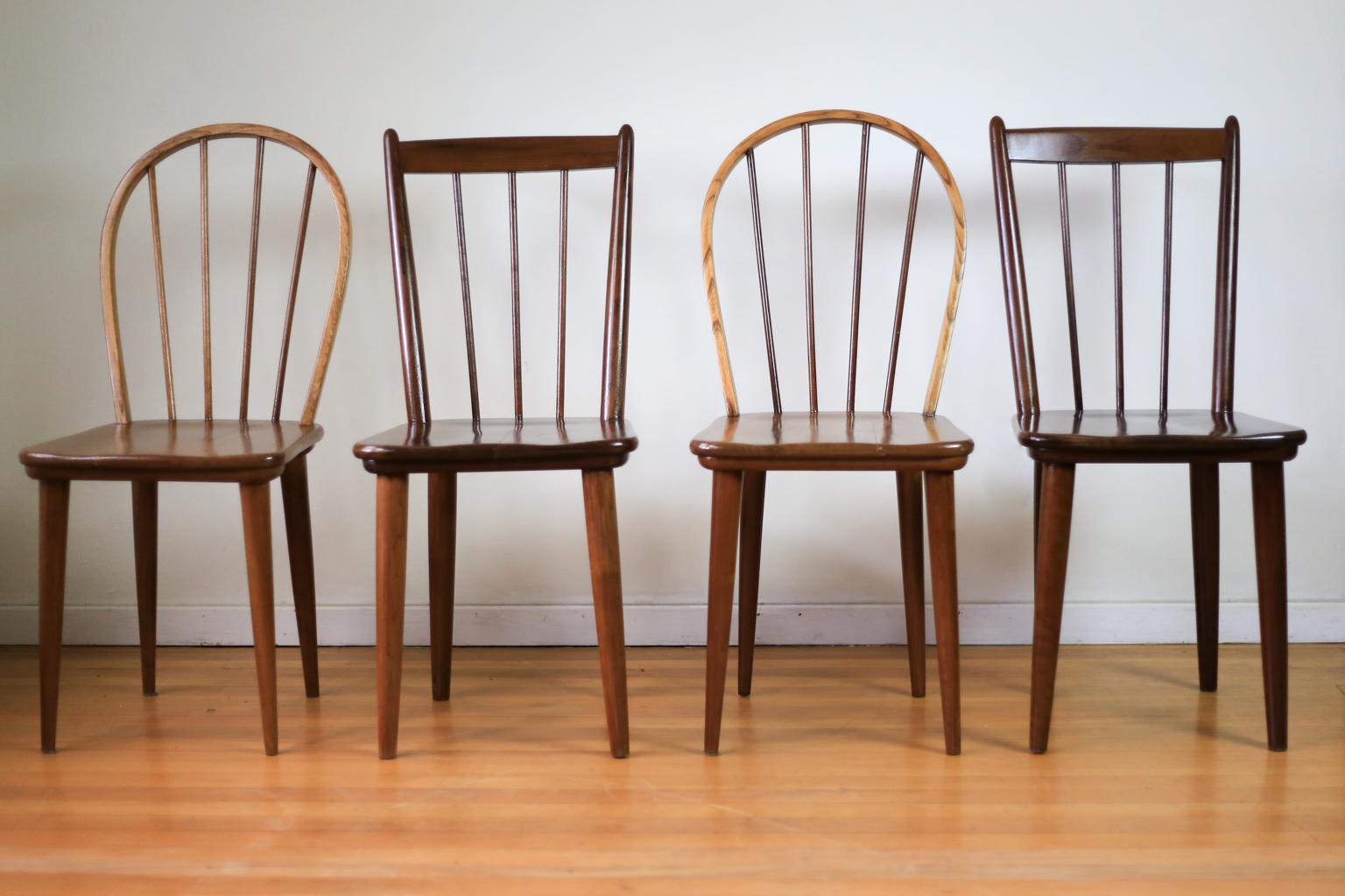 Two Bow-Back Windsor Chairs by E.E. Meyer for Binnehuis, South Africa For Sale 2
