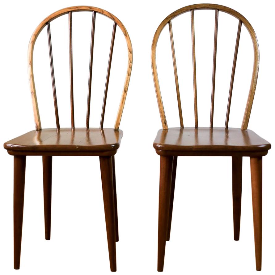 Two Bow-Back Windsor Chairs by E.E. Meyer for Binnehuis, South Africa For Sale