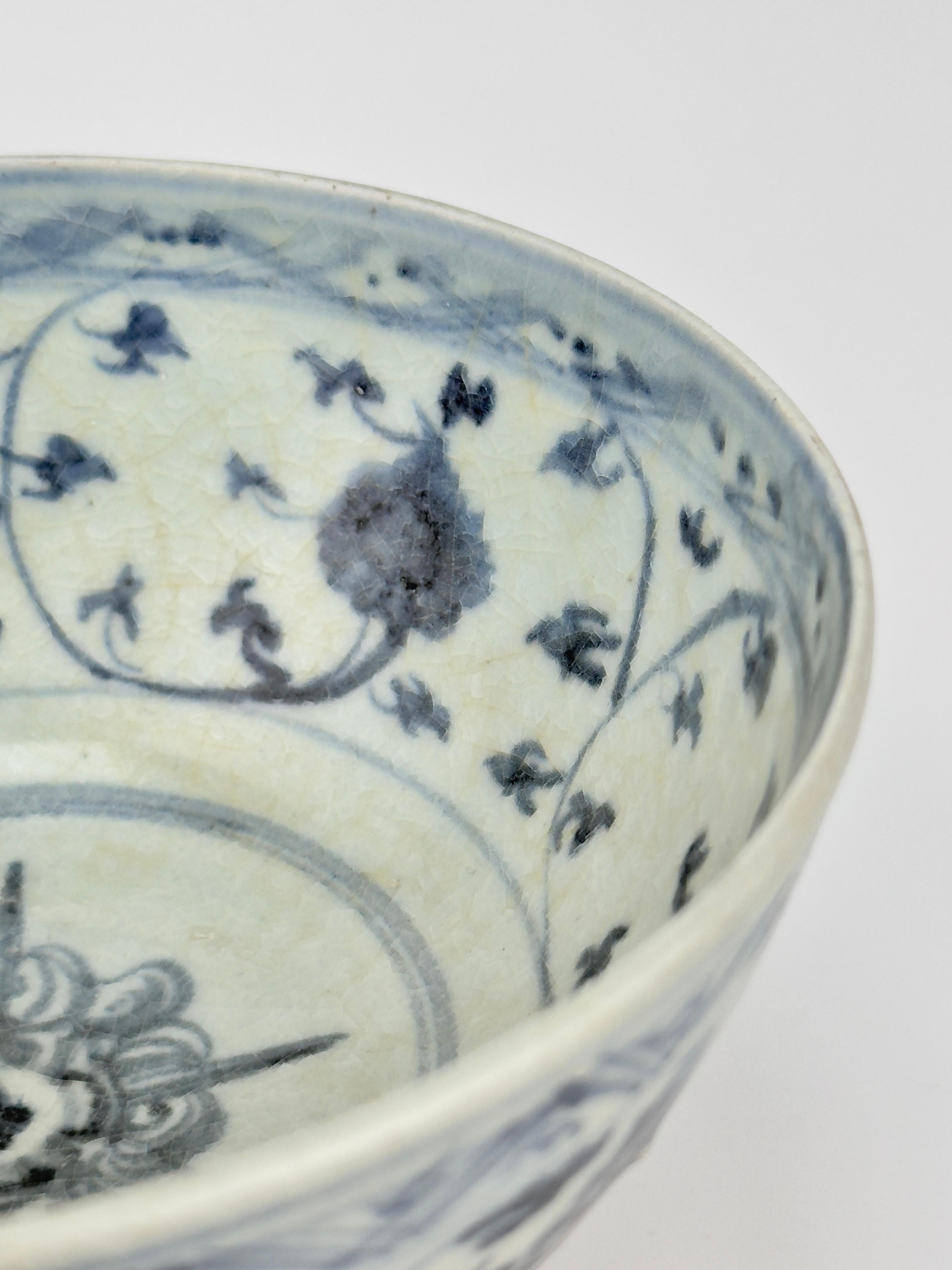 Two Bowls with knot shaped design on inside, Ming Era(15th century) For Sale 4
