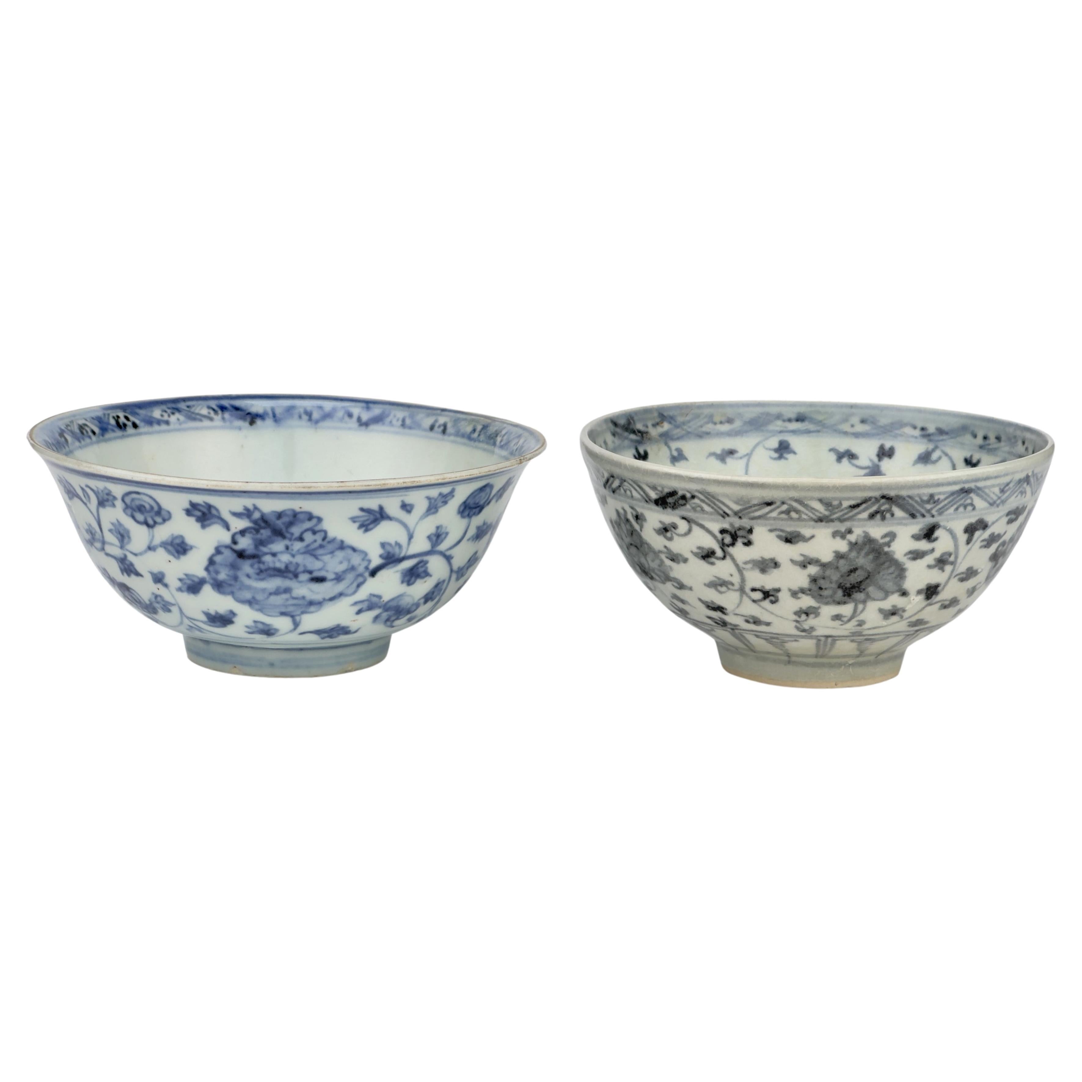 Two Bowls with knot shaped design on inside, Ming Era(15th century) For Sale