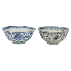 Two Bowls with knot shaped design on inside, Ming Era(15th century)