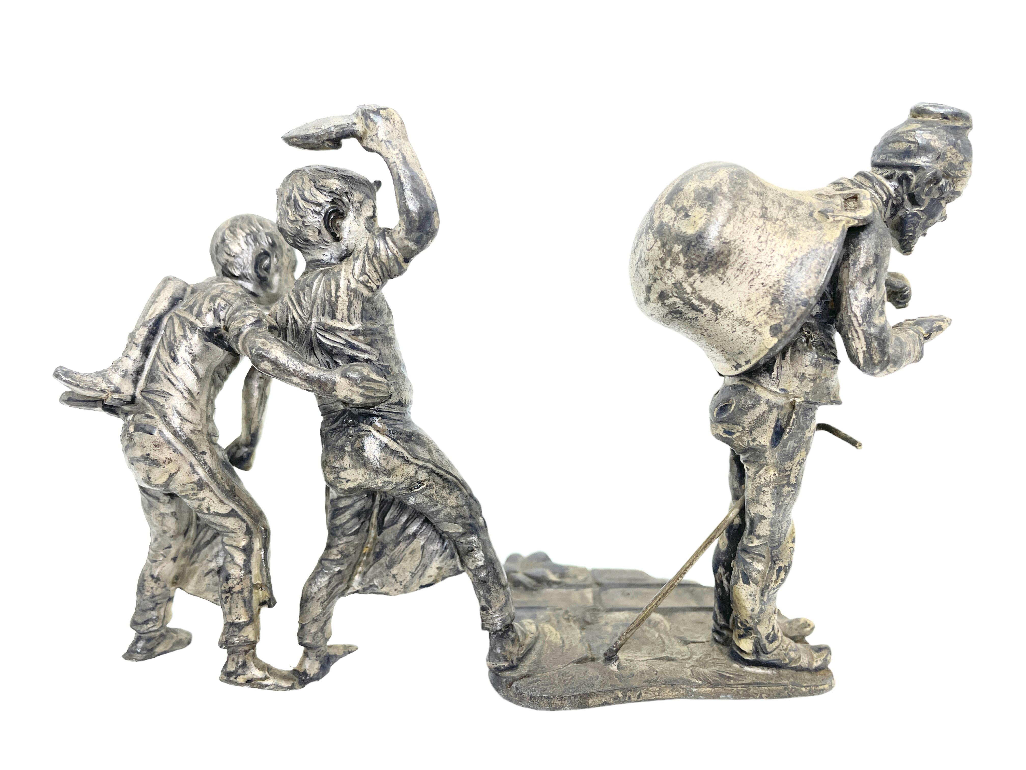 Classica statuetta in metallo dei primi del '900, nello stile di Vienna Bronze. Un'ottima aggiunta alla tua stanza, alla tua vetrina o alla tua collezione di oggetti d'antiquariato. Trovato in una vendita immobiliare a Vienna, in Austria.