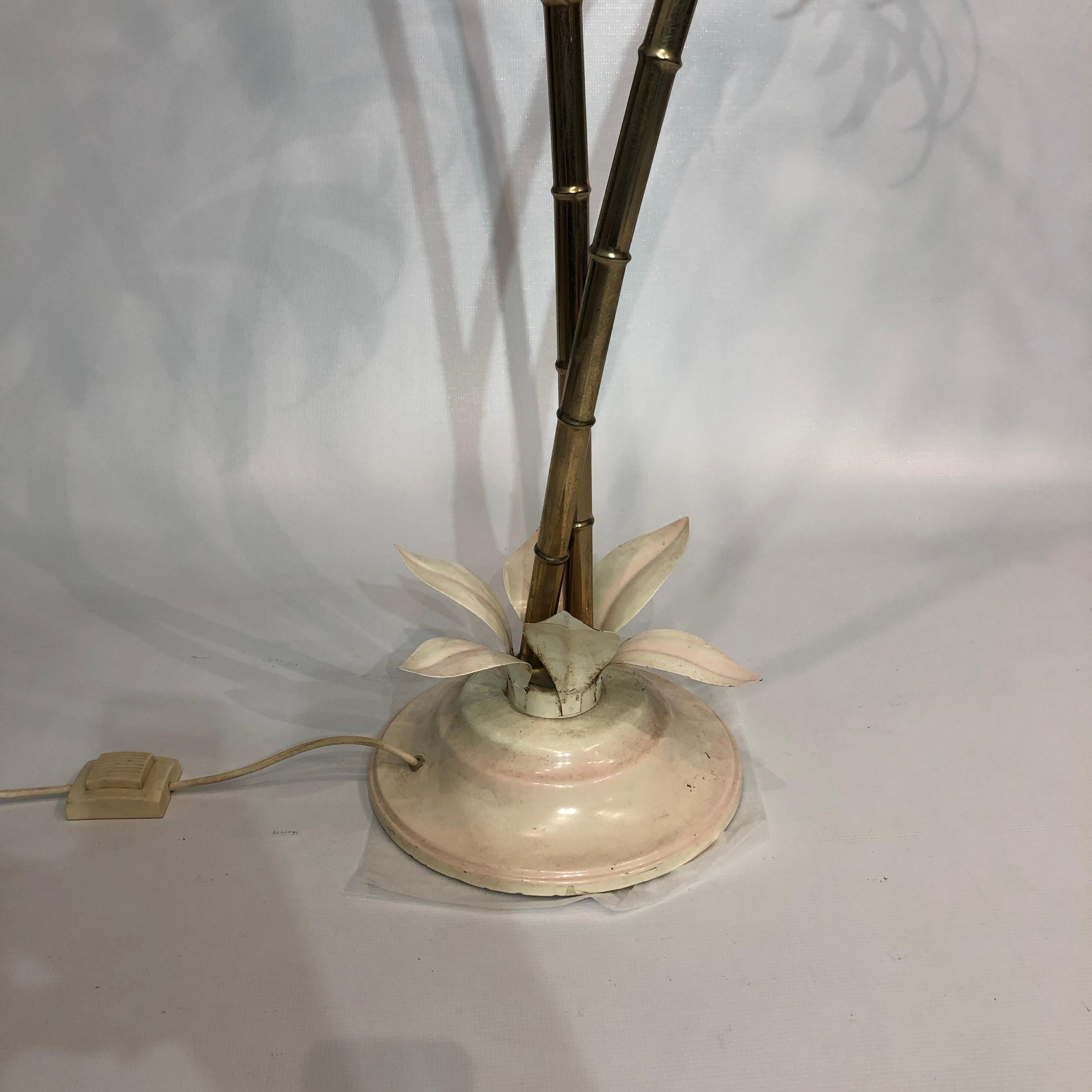 Two Branch Palm Tree Floor Lamp 1970s Vintage Italian Hollywood Regency Brass  In Good Condition For Sale In London, GB