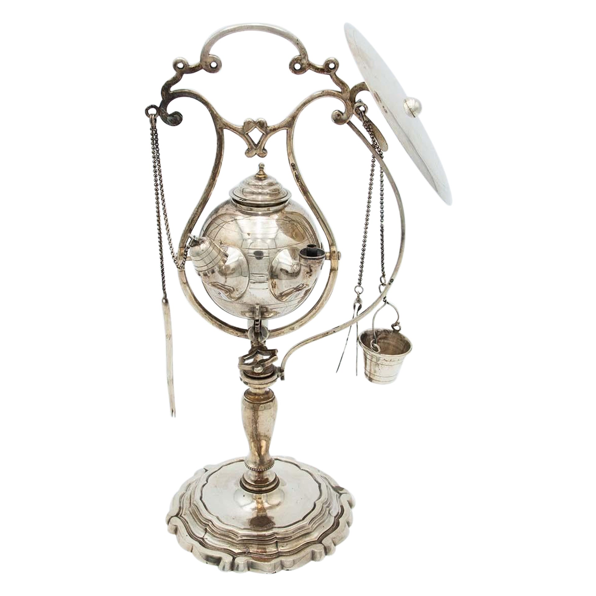 Two-branched lamp with scalloped base