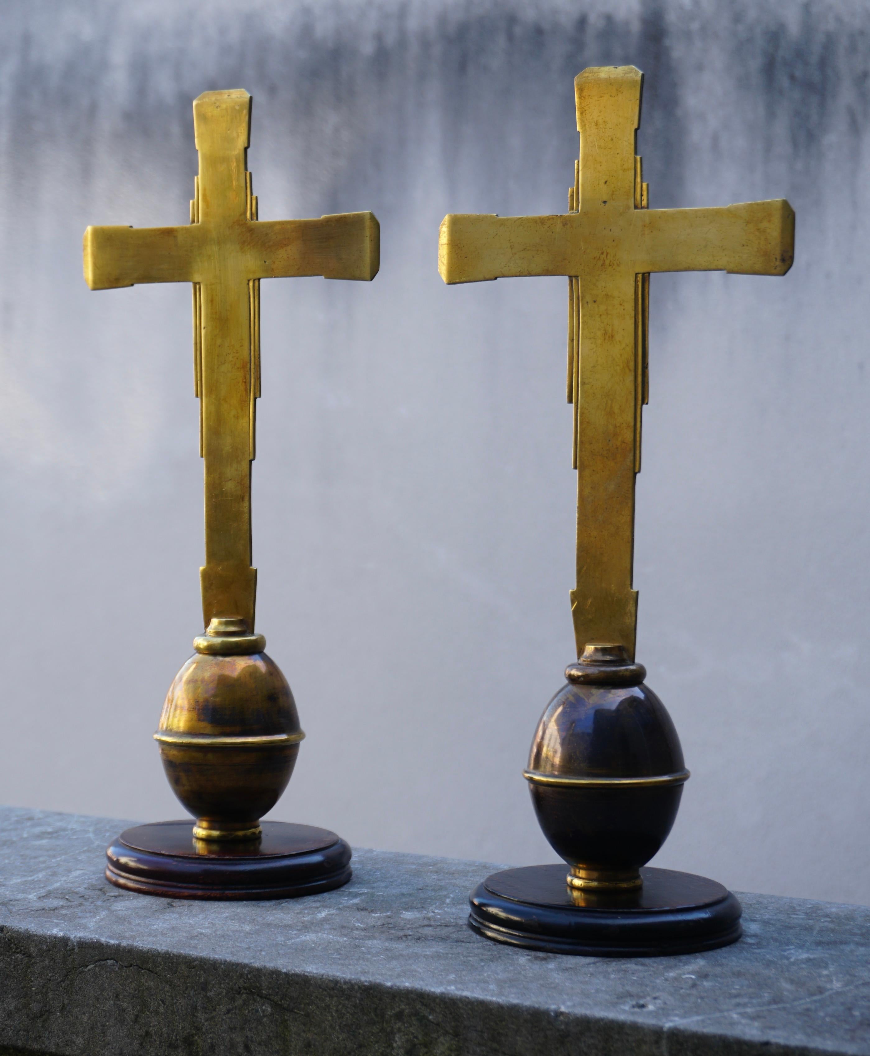 Zwei Kreuz Ornamente aus Messing (Moderne) im Angebot