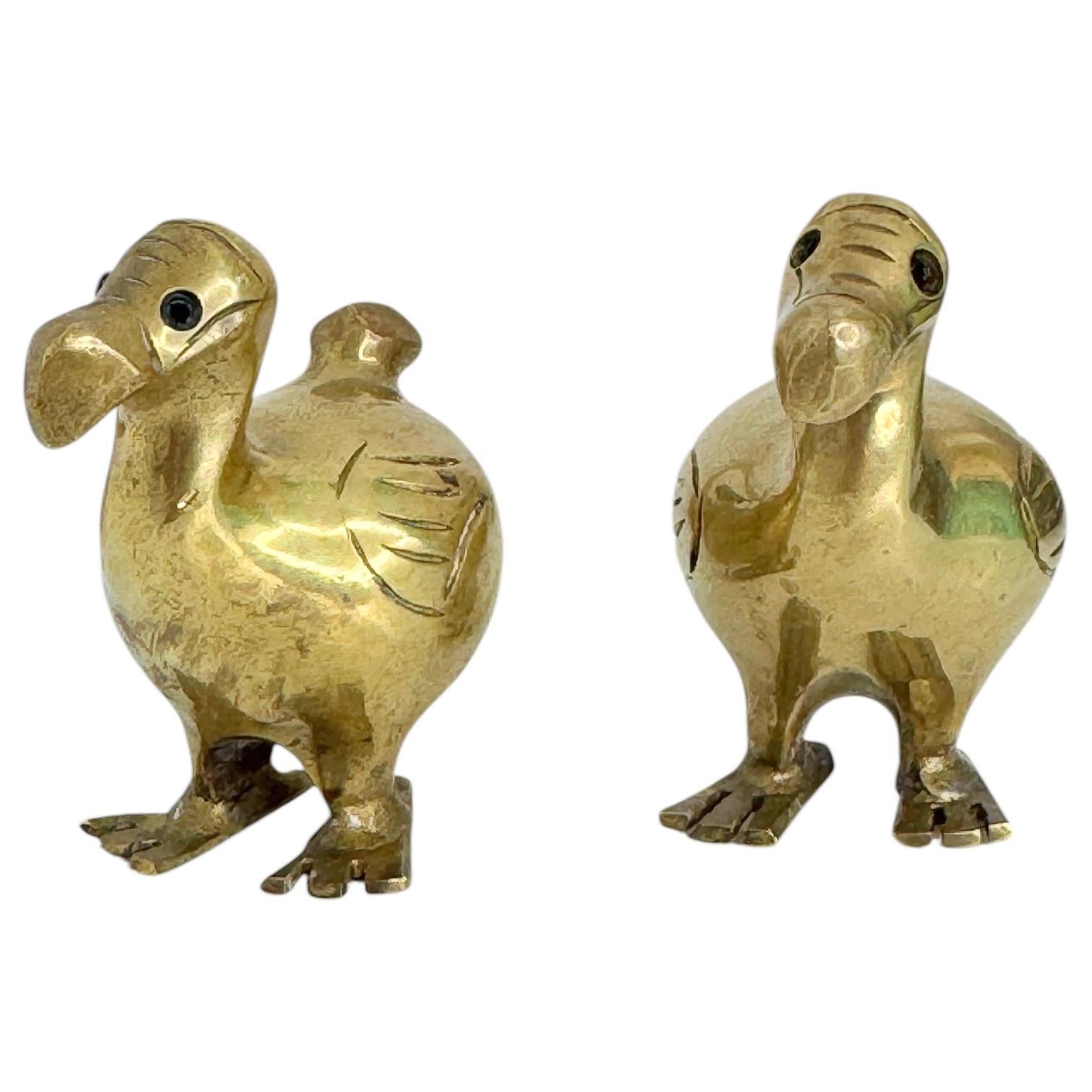 A lovely set of two mysterious dodo bird figurine, flightless and extinct, this sturdy little guy is loaded with character. Made in the 1960s. Found at an estate sale in Nuremberg, Germany. It is not marked. A nice addition to your collection. It is