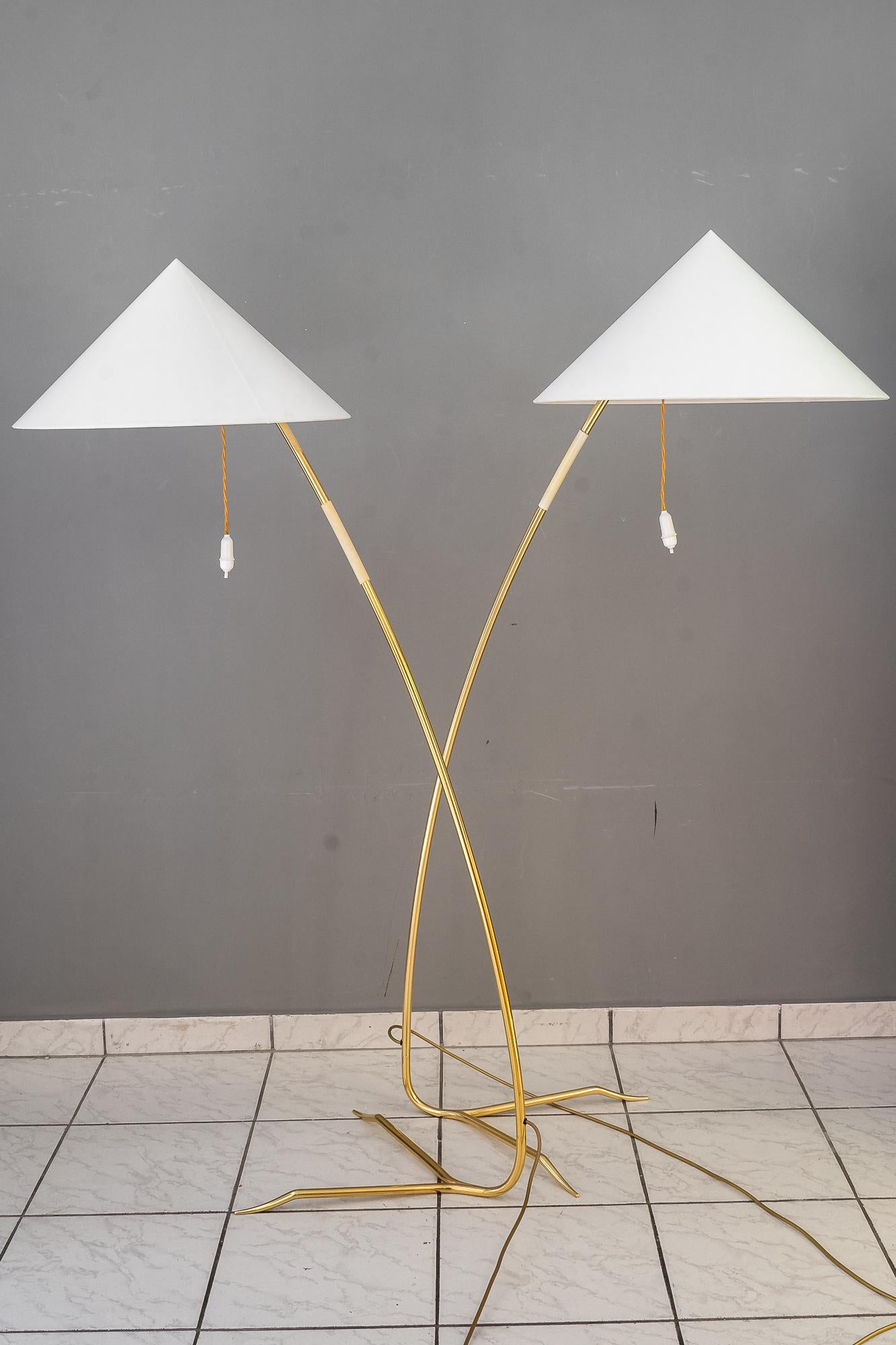 Autrichien Deux lampadaires en laiton 